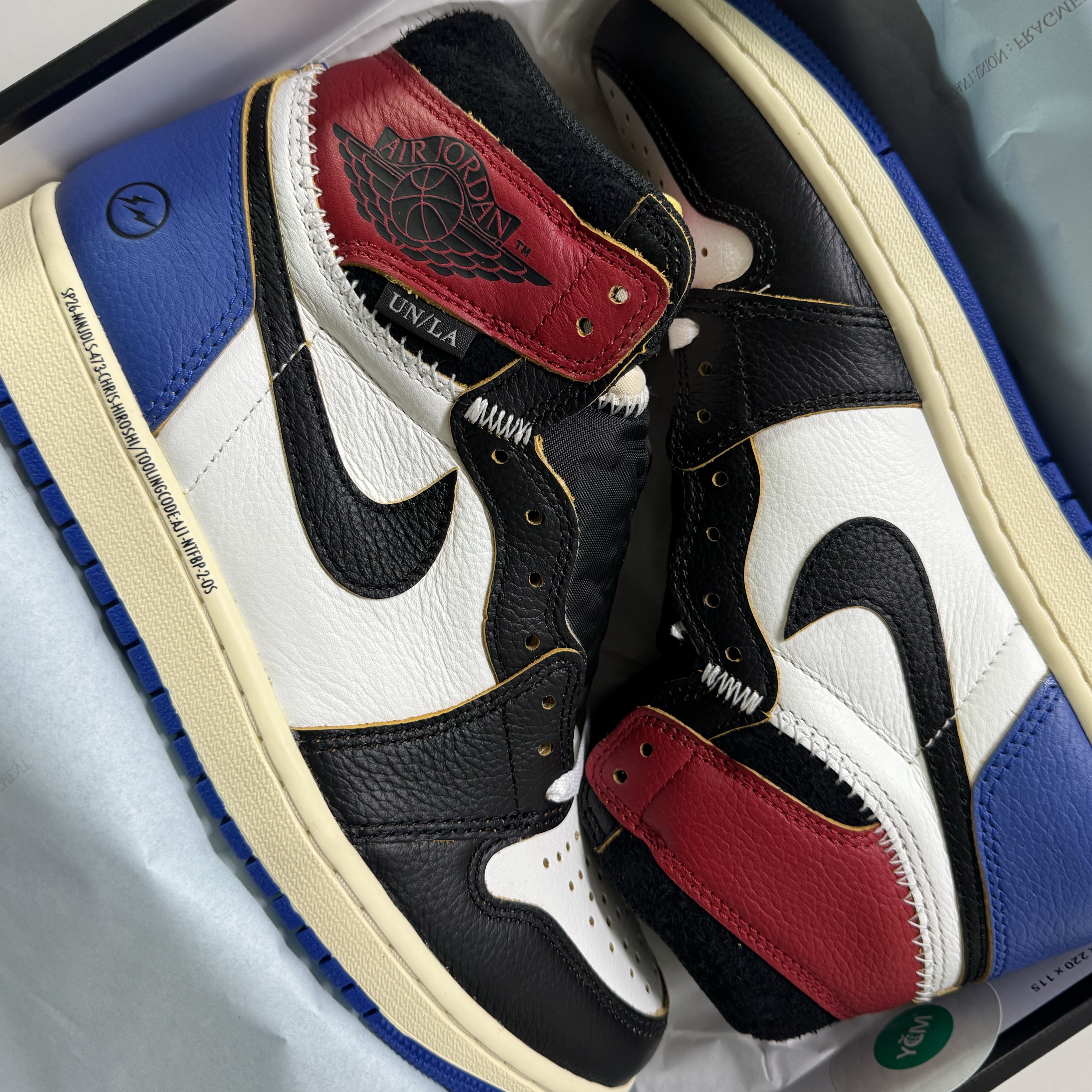 Jordan 1 x Fragment x Union LA Black and Varsity Red 착용 스타일 - 3