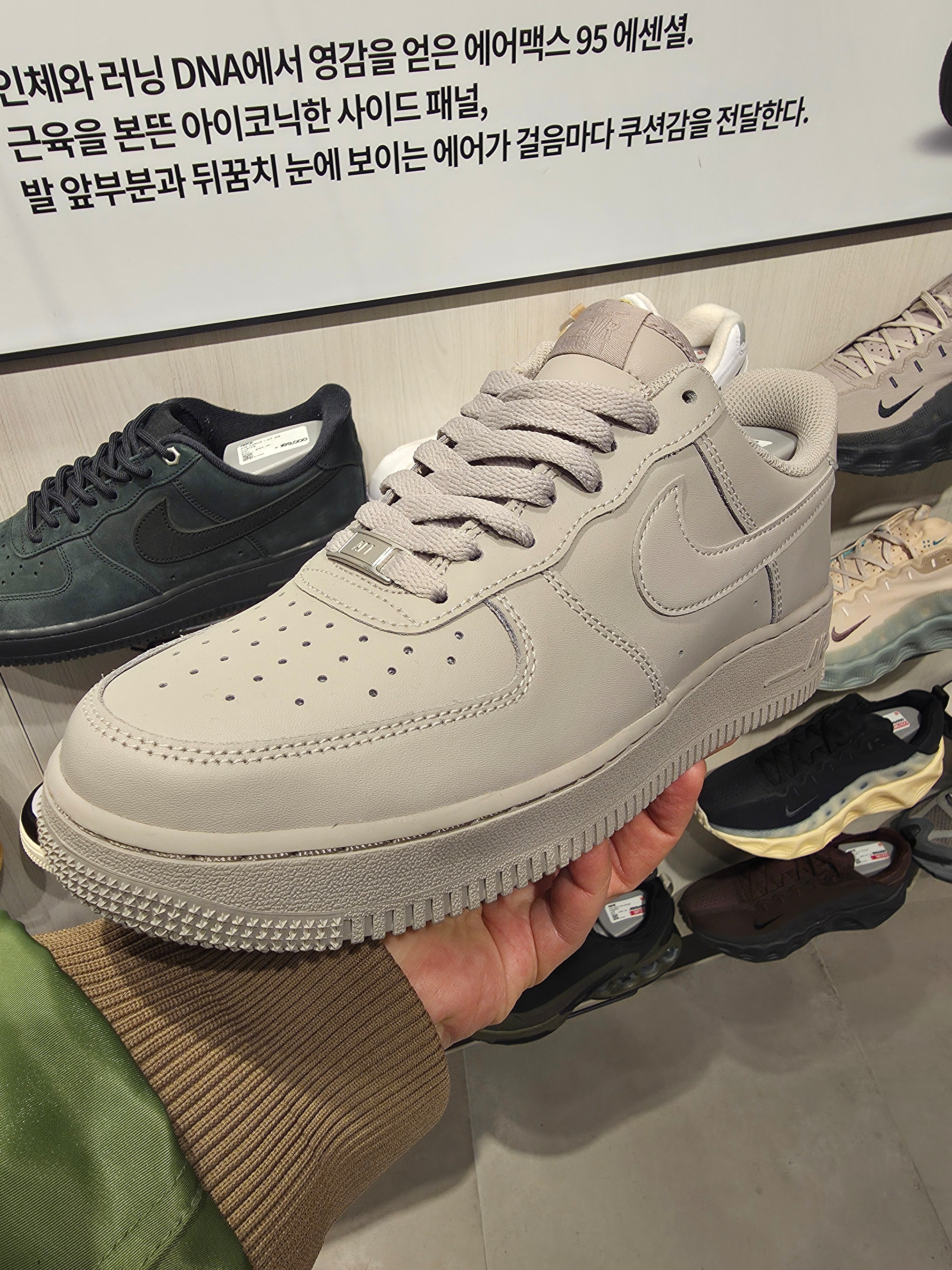 (W) Nike Daybreak SE Indigo, Nike Shox Ride 2 Black Cargo Khaki 착용 스타일 - 7