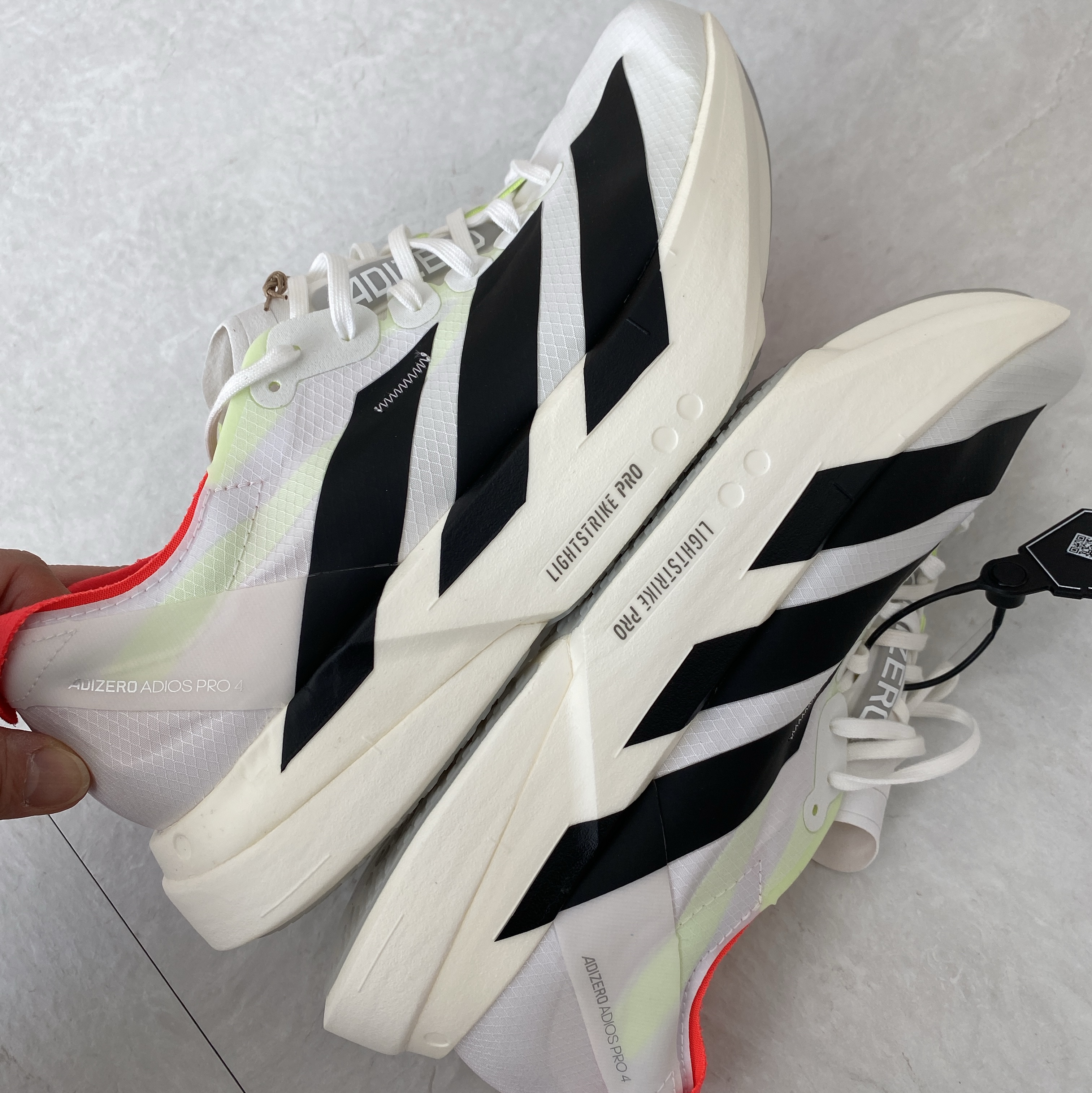 Adidas Adizero Adios Pro 4 Cloud White Core Black 착용 스타일 - 5