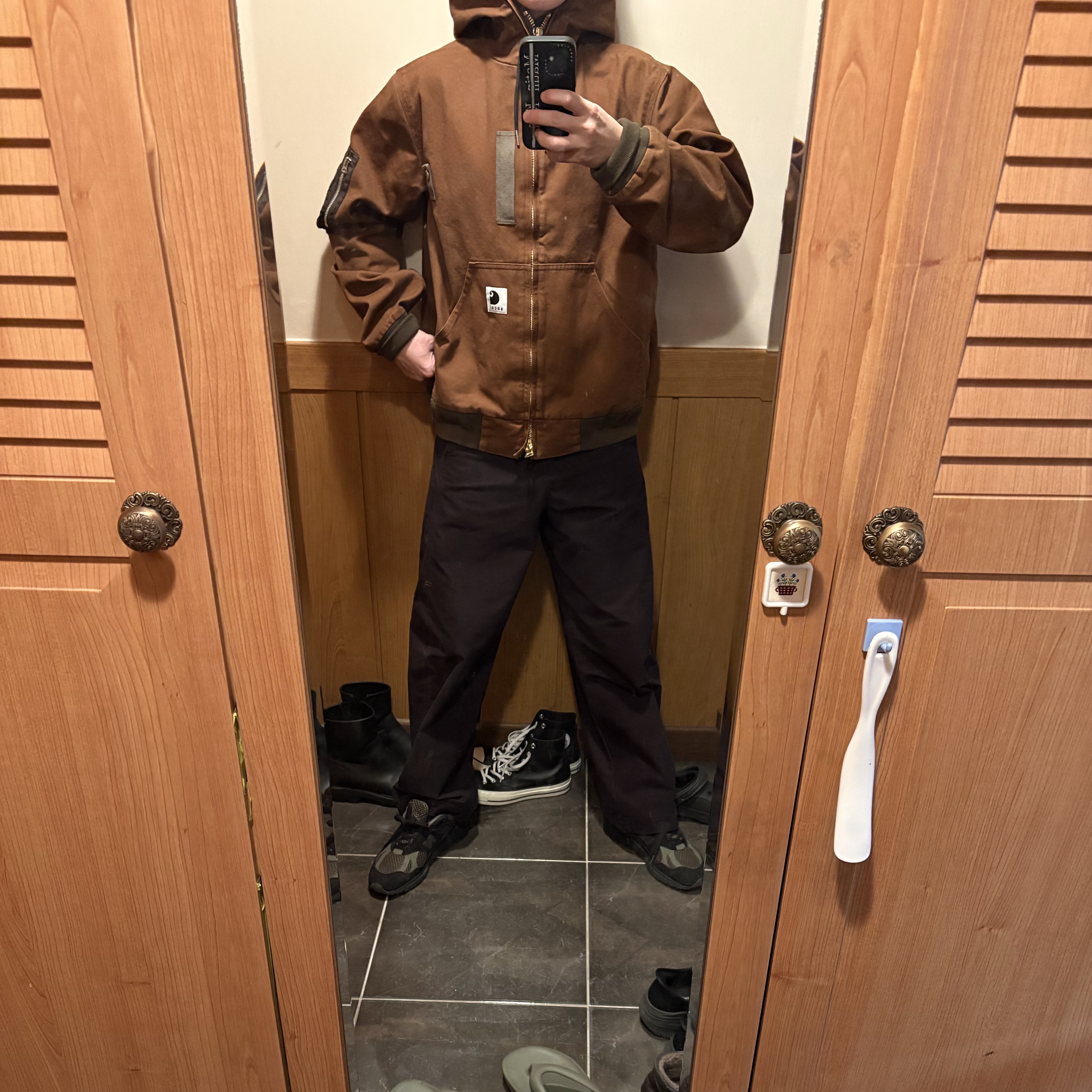 Sacai x Carhartt WIP Washed Duck Hooded Blouson Dark Beige 착용 스타일