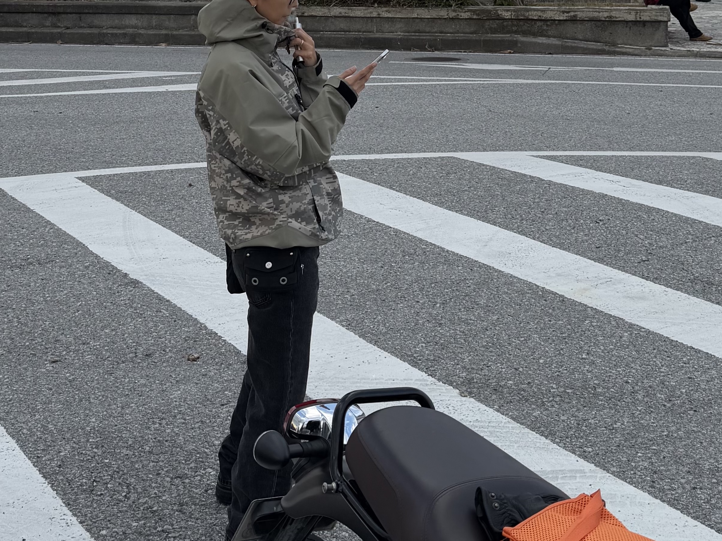 Stussy Gore-Tex Guide Shell Jacket Digi Camo, Stussy Slim Jean Denim Vintage Black 착용 스타일 - 1