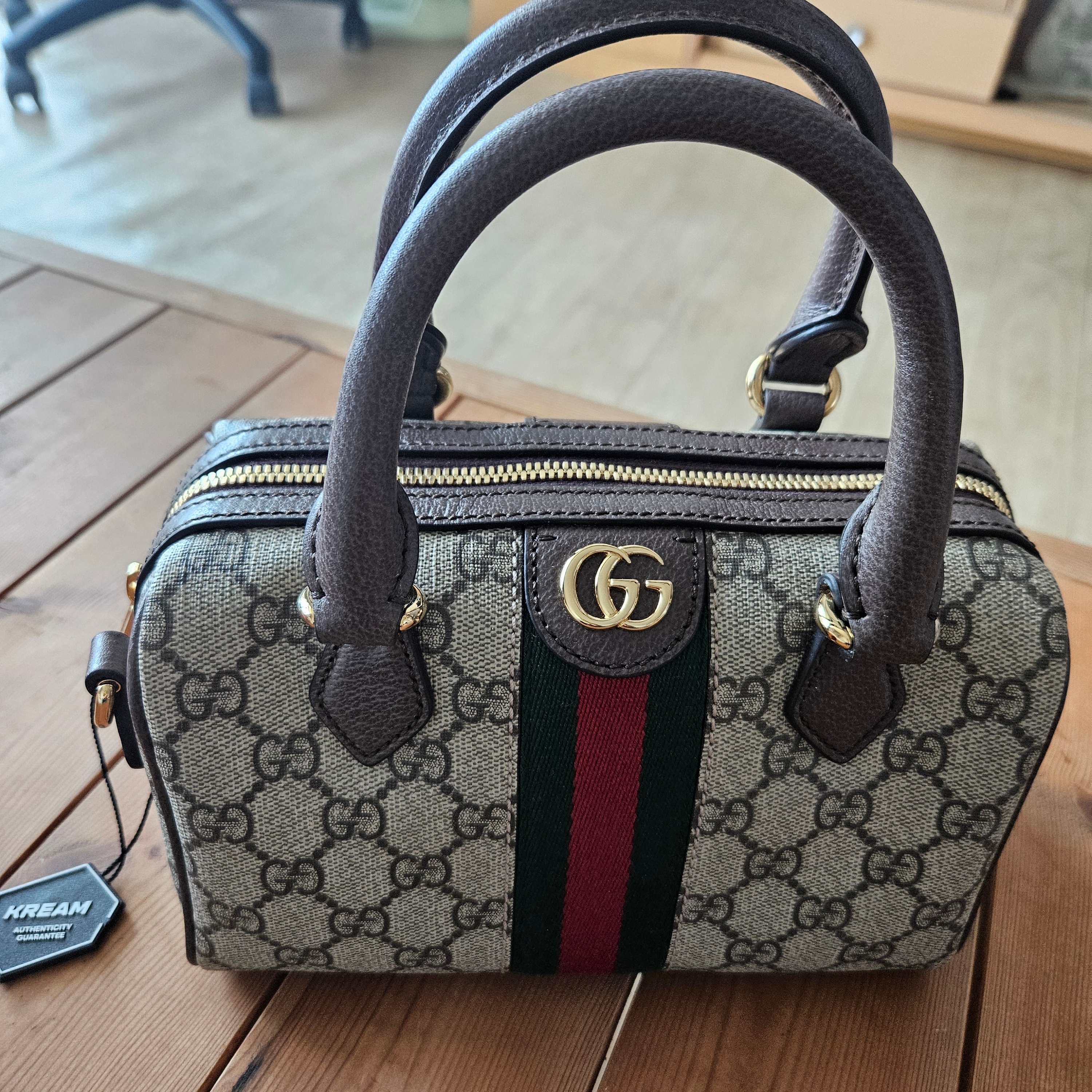 Gucci Ophidia GG Mini Top Handle Bag Beige Ebony Canvas 착용 스타일