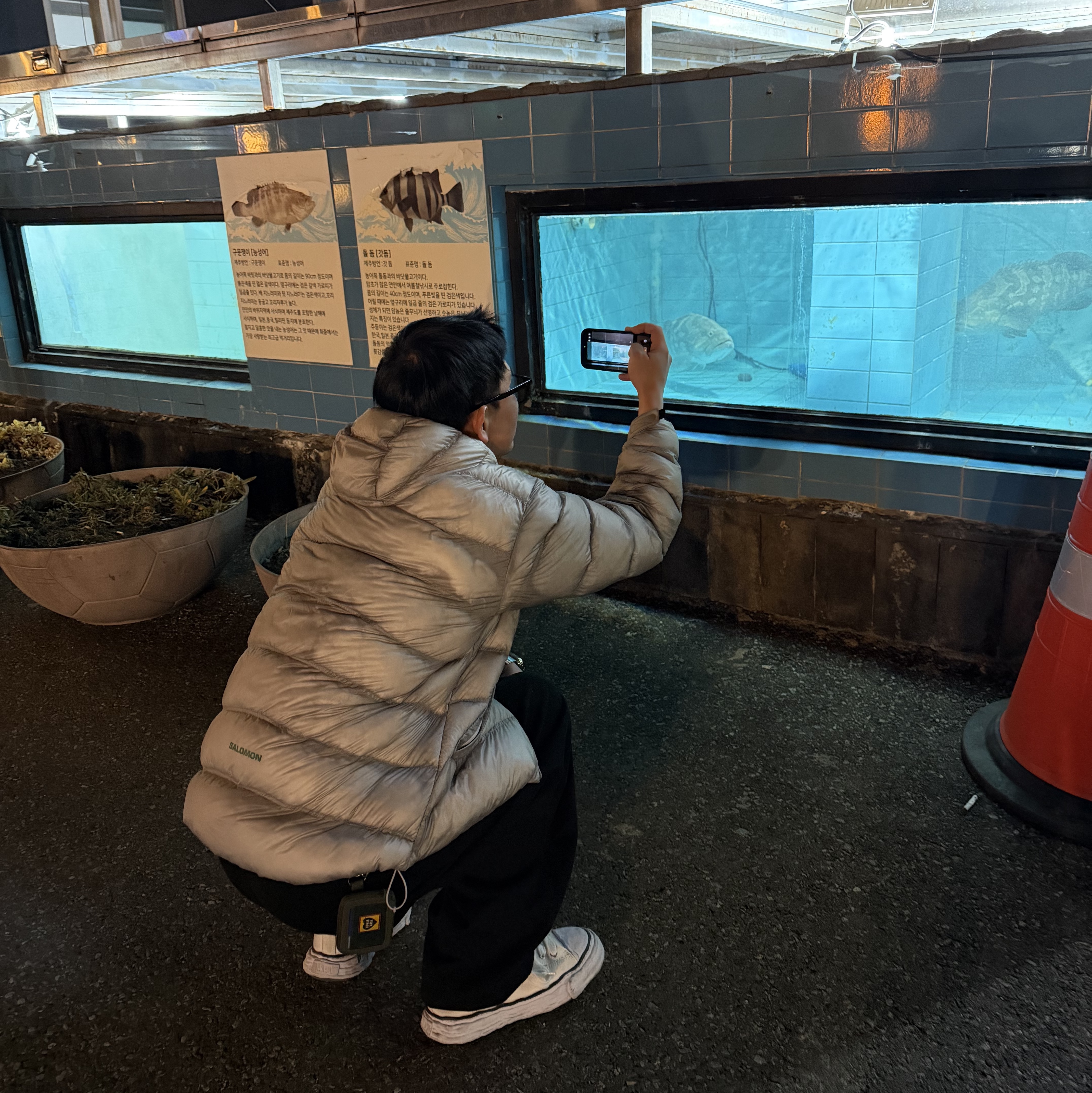 Salomon UNI Cross Insulation Jacket Light Grey, Maison Mihara Yasuhiro Peterson23 OG Sole Canvas Low-top Sneakers White 착용 스타일