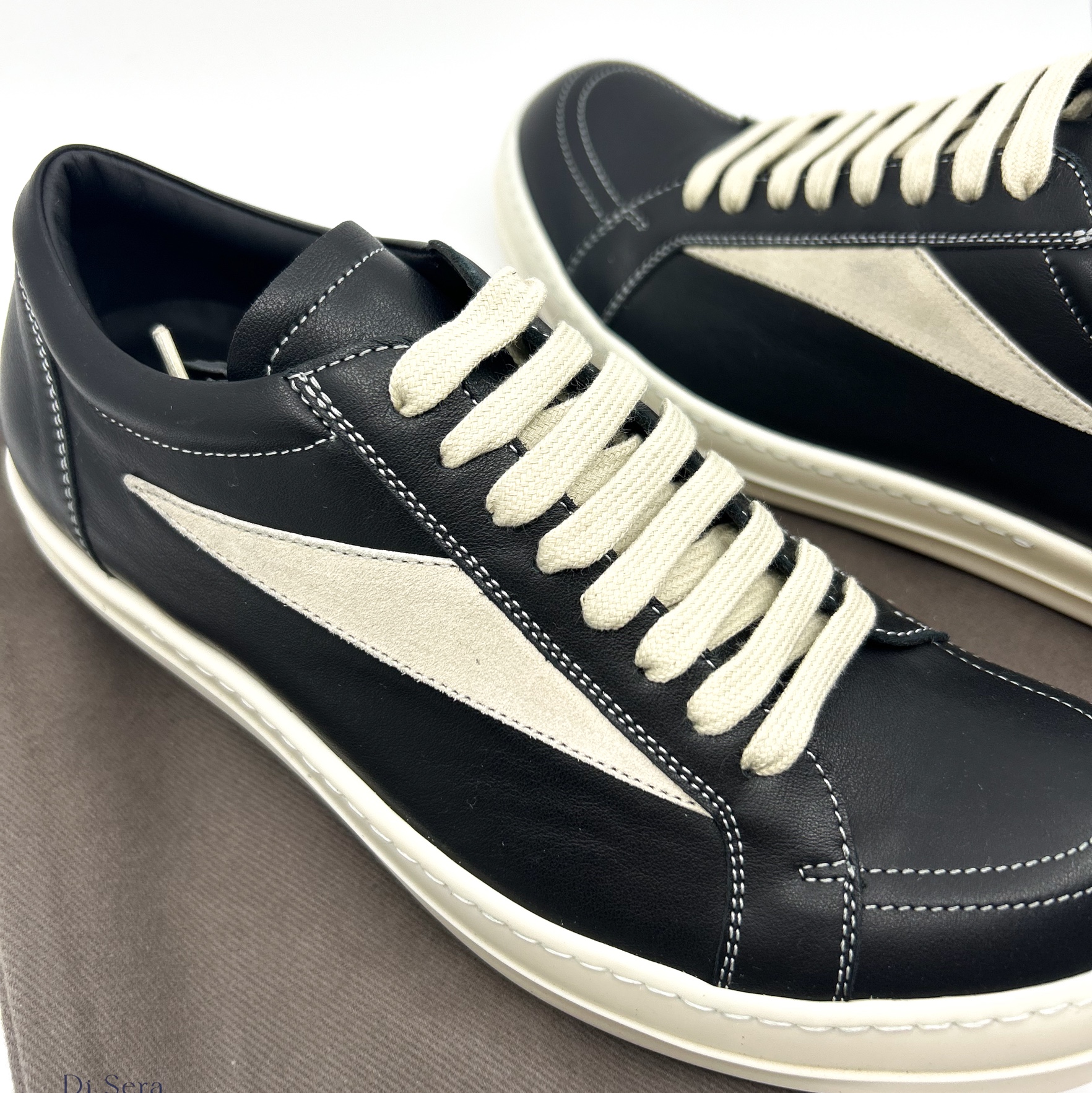 Rick Owens Temple Vintage Sneakers Black Milk 착용 스타일 - 3