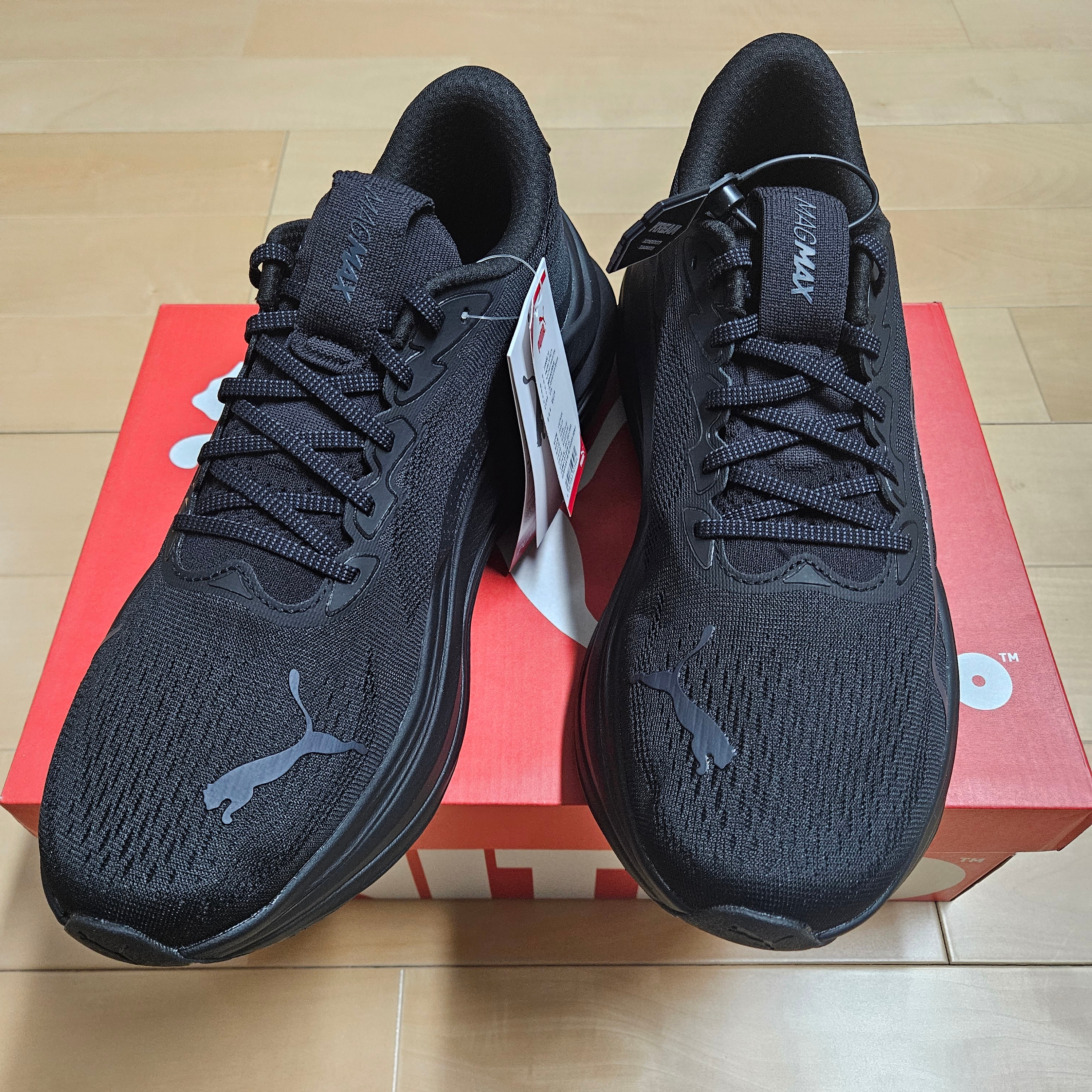 Puma Magmax Nitro Black Galactic Gray 착용 스타일 - 2