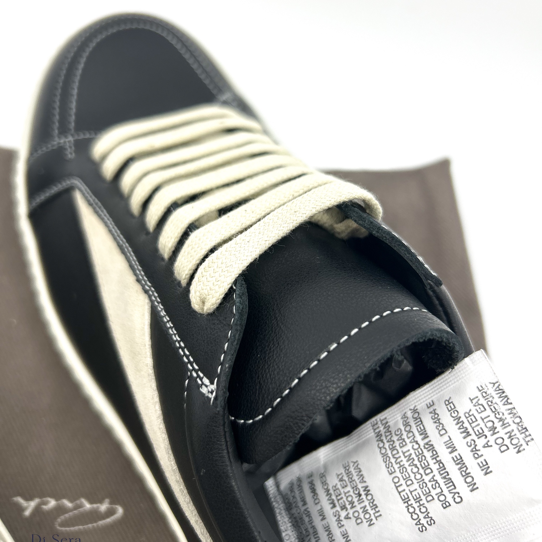 Rick Owens Temple Vintage Sneakers Black Milk 착용 스타일 - 2