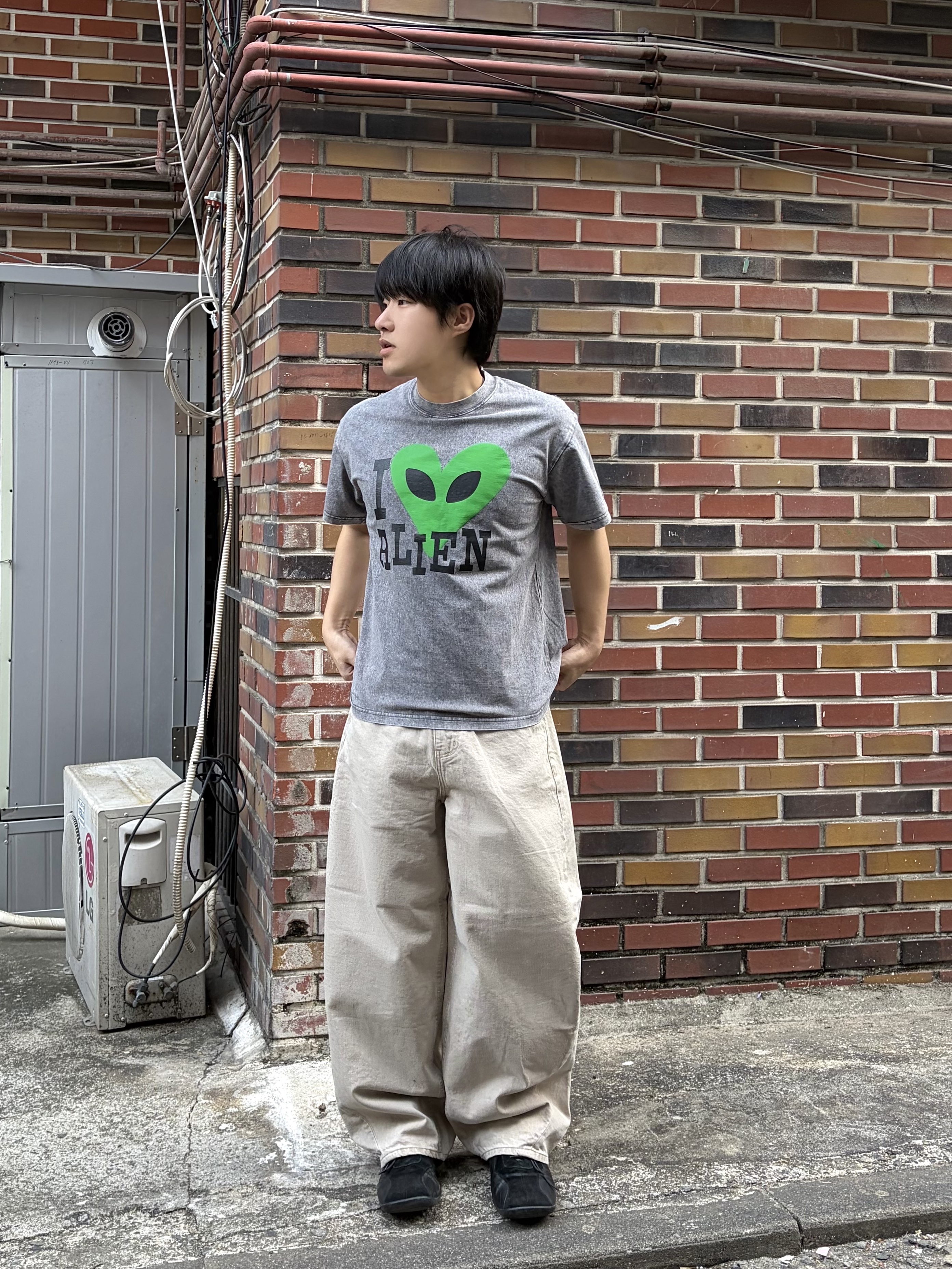 noun Wide Curved Denim Pants Sand Beige, Pemont Square Black 착용 스타일 - 3