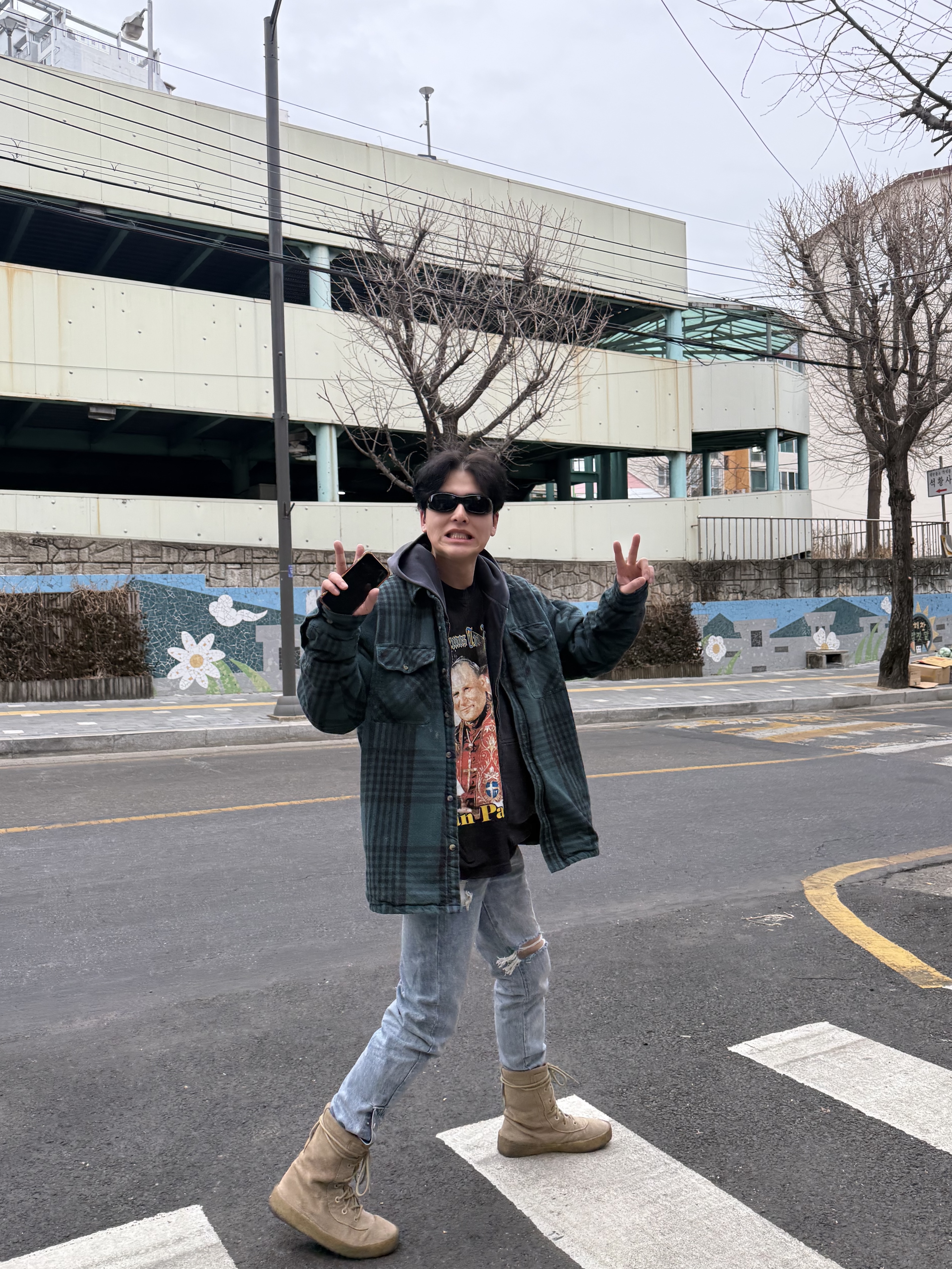 Yeezy YZY Zip-Up Hoodie Poetic Black 착용 스타일 - 1