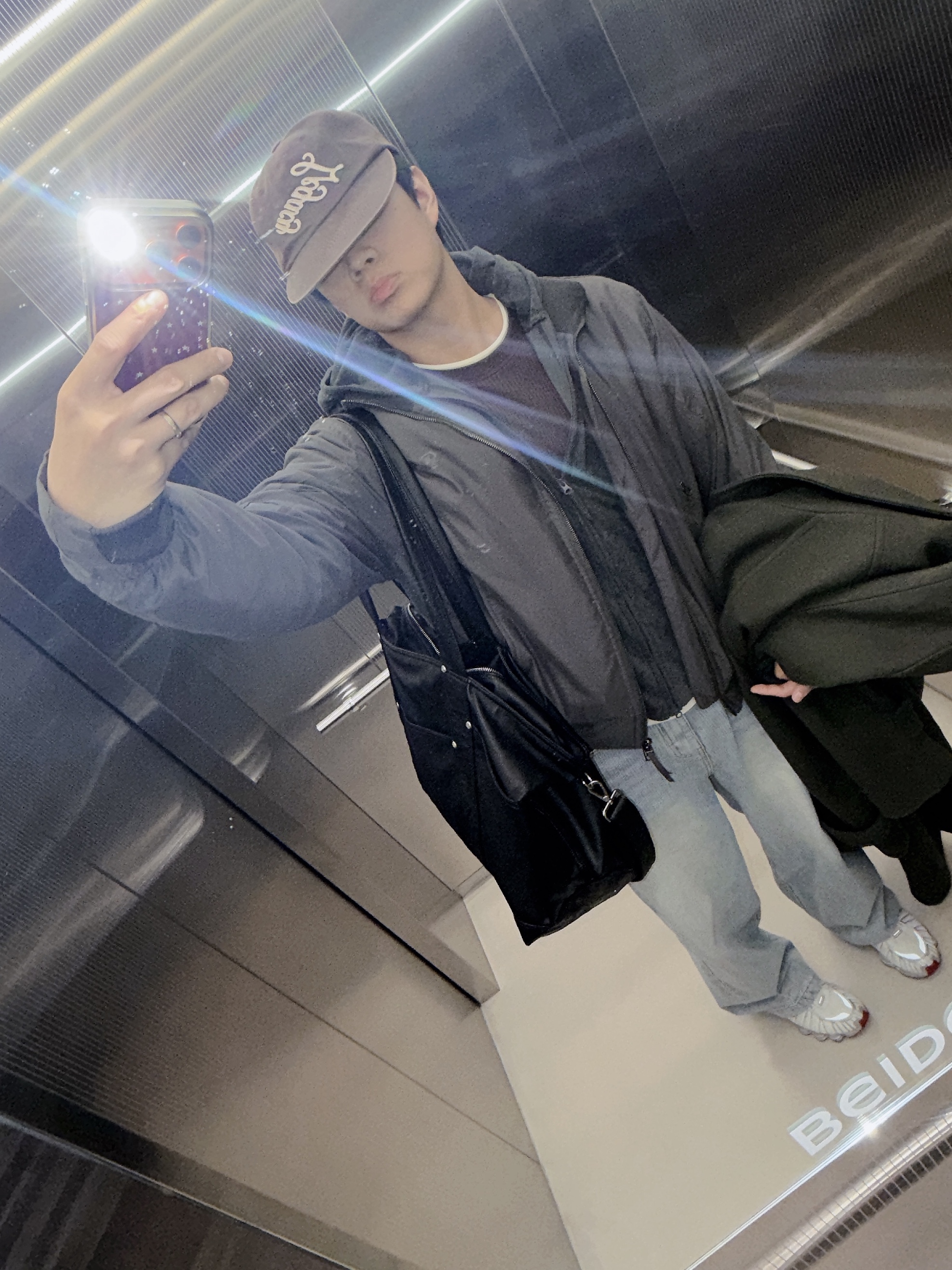 Sansan Gear Bomber Jacket Khaki, Undermycar Legion.02 Balmacaan Oversized Wool Coat Khaki 착용 스타일 - 1
