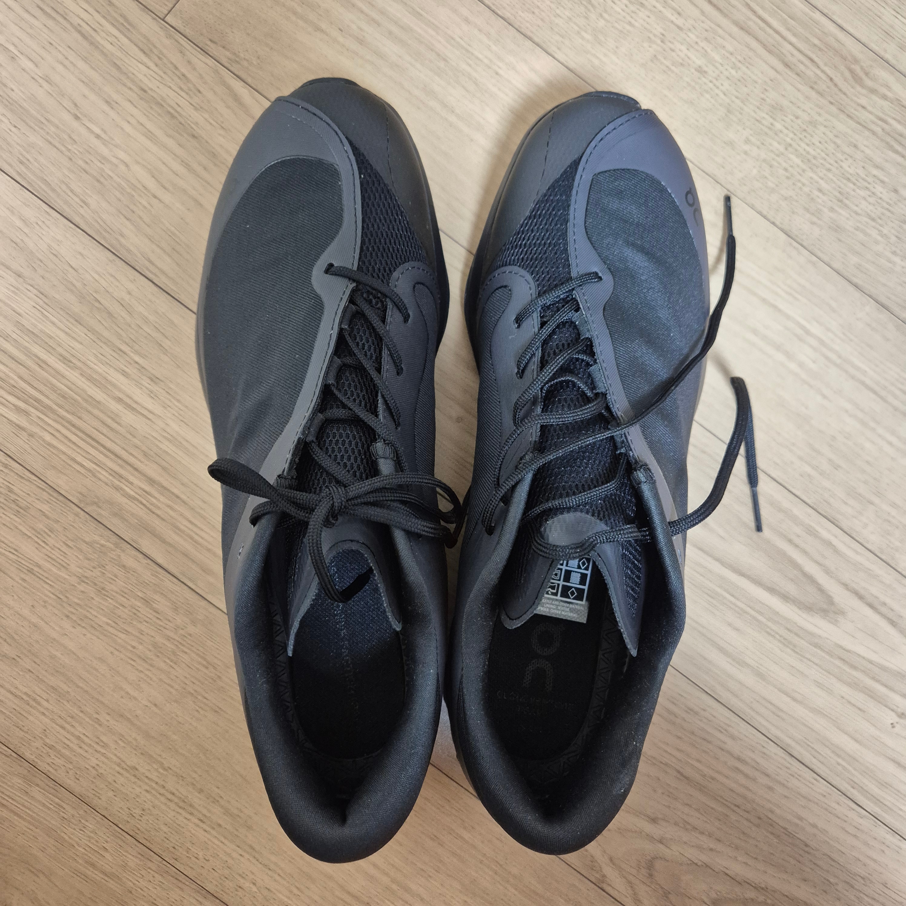 (W) On Running x Post Archive Faction (Paf) Cloudventure Peak All Black 착용 스타일 - 2