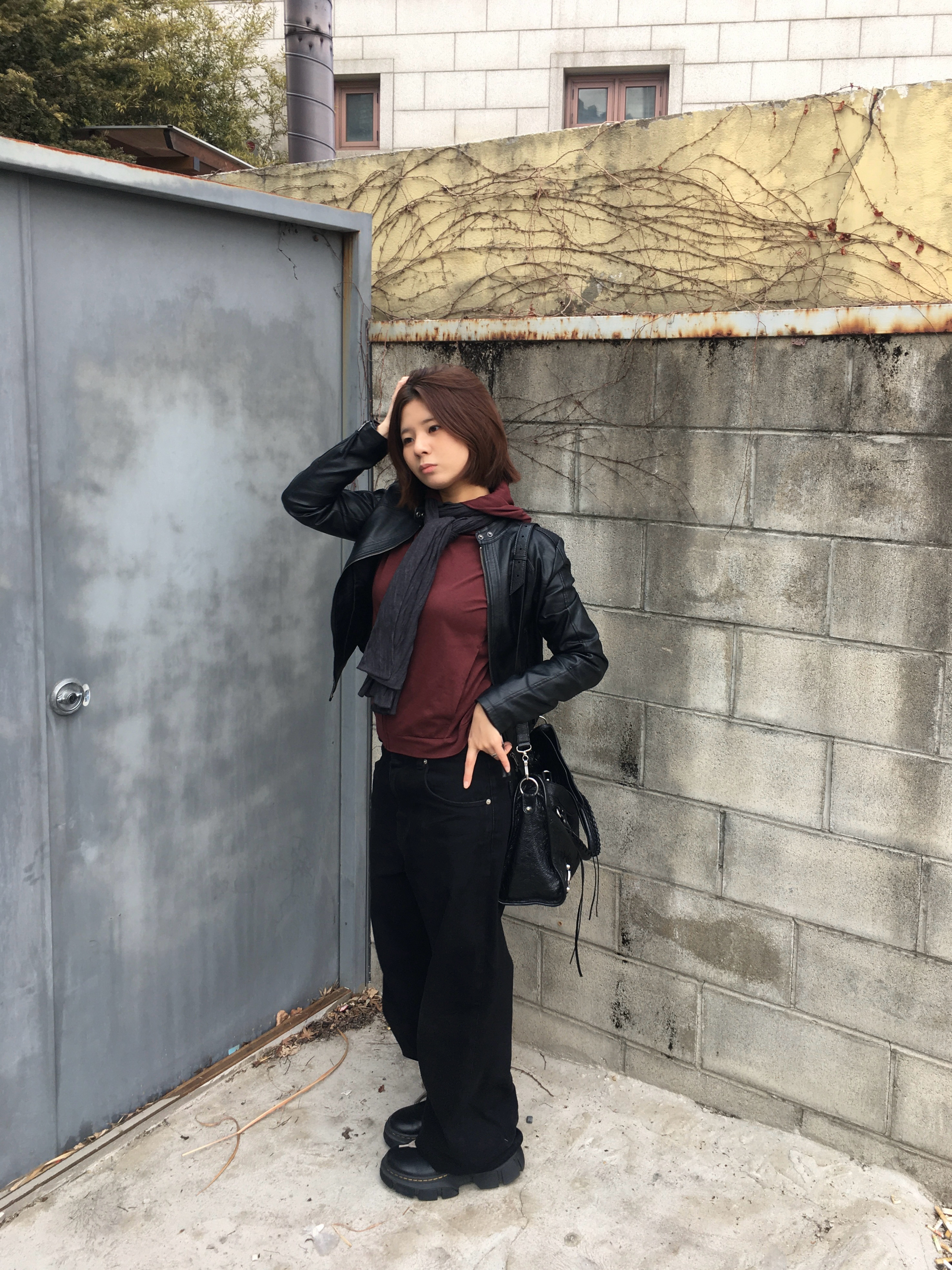 Dr. Martens x Rick Owens 1460 DMXL Jumbo Lace Boots Black, Balenciaga Le City Medium Bag Black Silver 착용 스타일 - 2