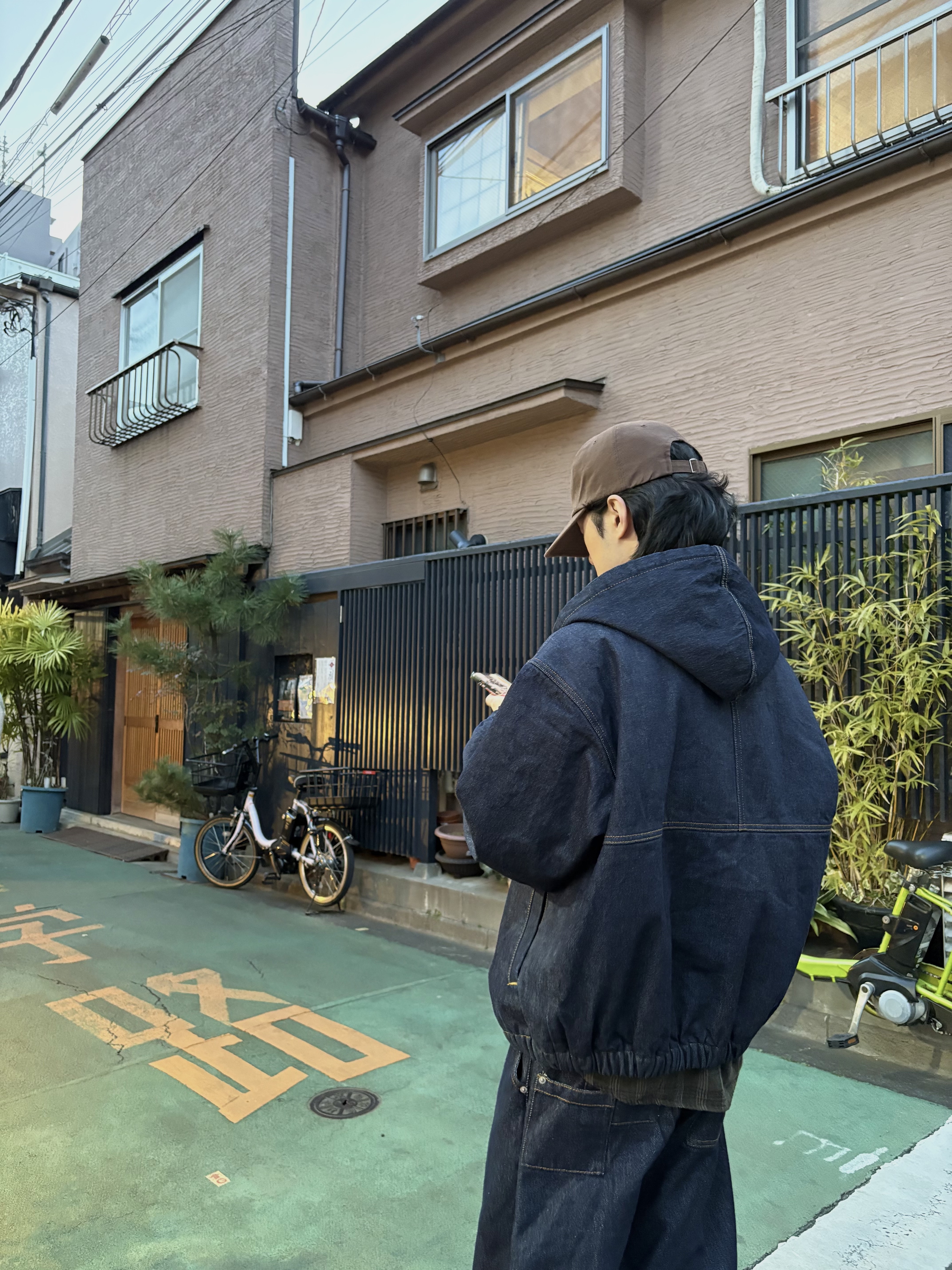 Farfromwhat Far Patch Logo Cap Brown, Stussy Denim Insulated Work Jacket Raw Denim Indigo 착용 스타일 - 3