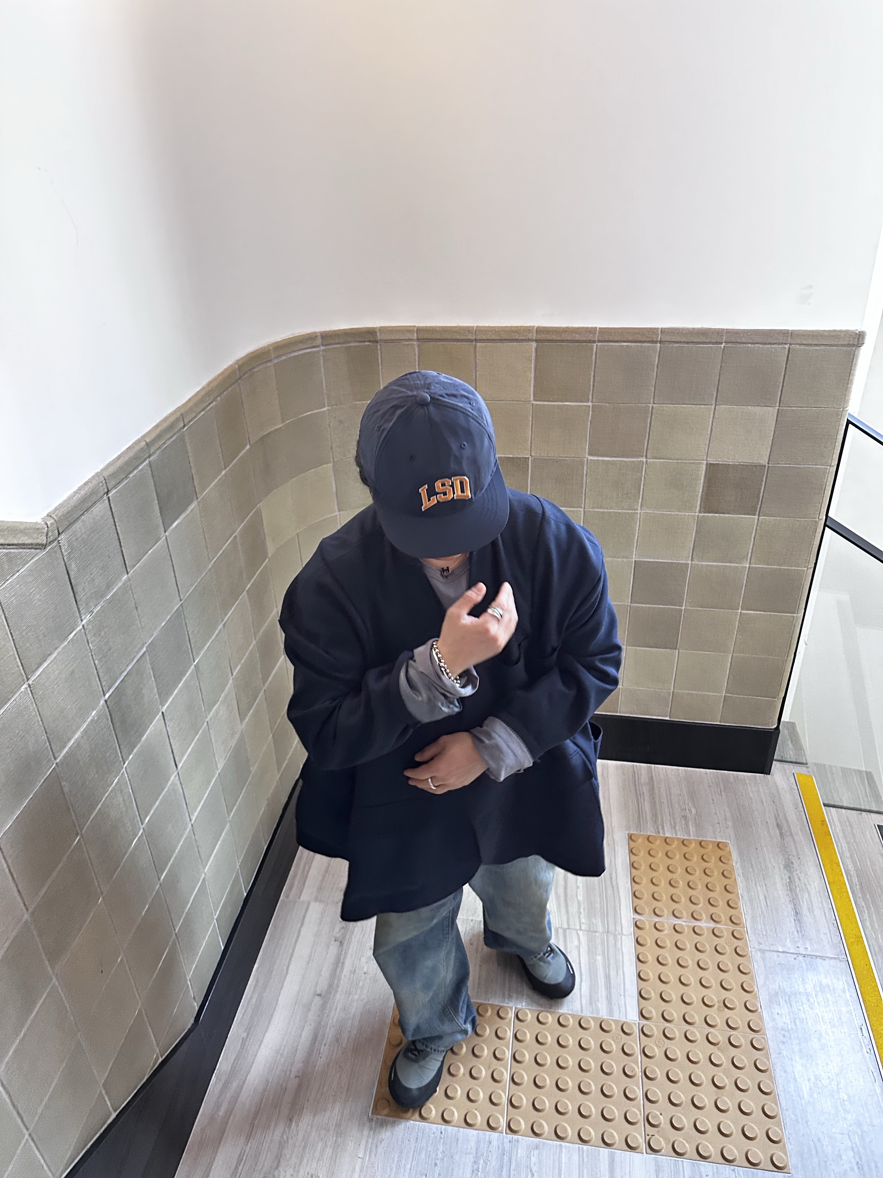 Satisfy Flitesilk 5-Panel Pinch Cap Navy, A.Presse No.37 Washed Wide Denim Pants Indigo - 26SS 착용 스타일 - 1