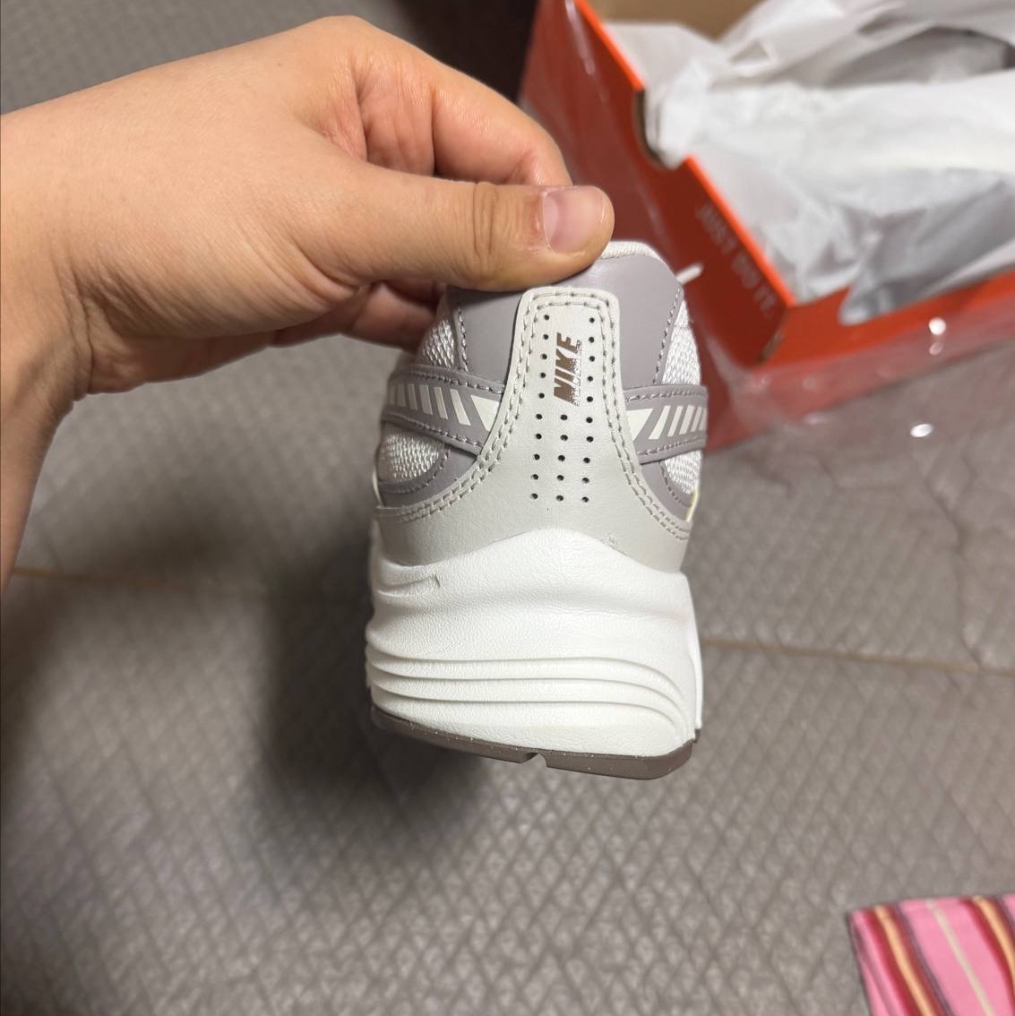 (W) Nike Initiator Phantom Light Bone 착용 스타일 - 3