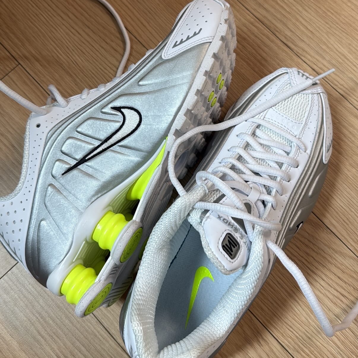 (W) Nike Shox Z Metallic Silver 착용 스타일