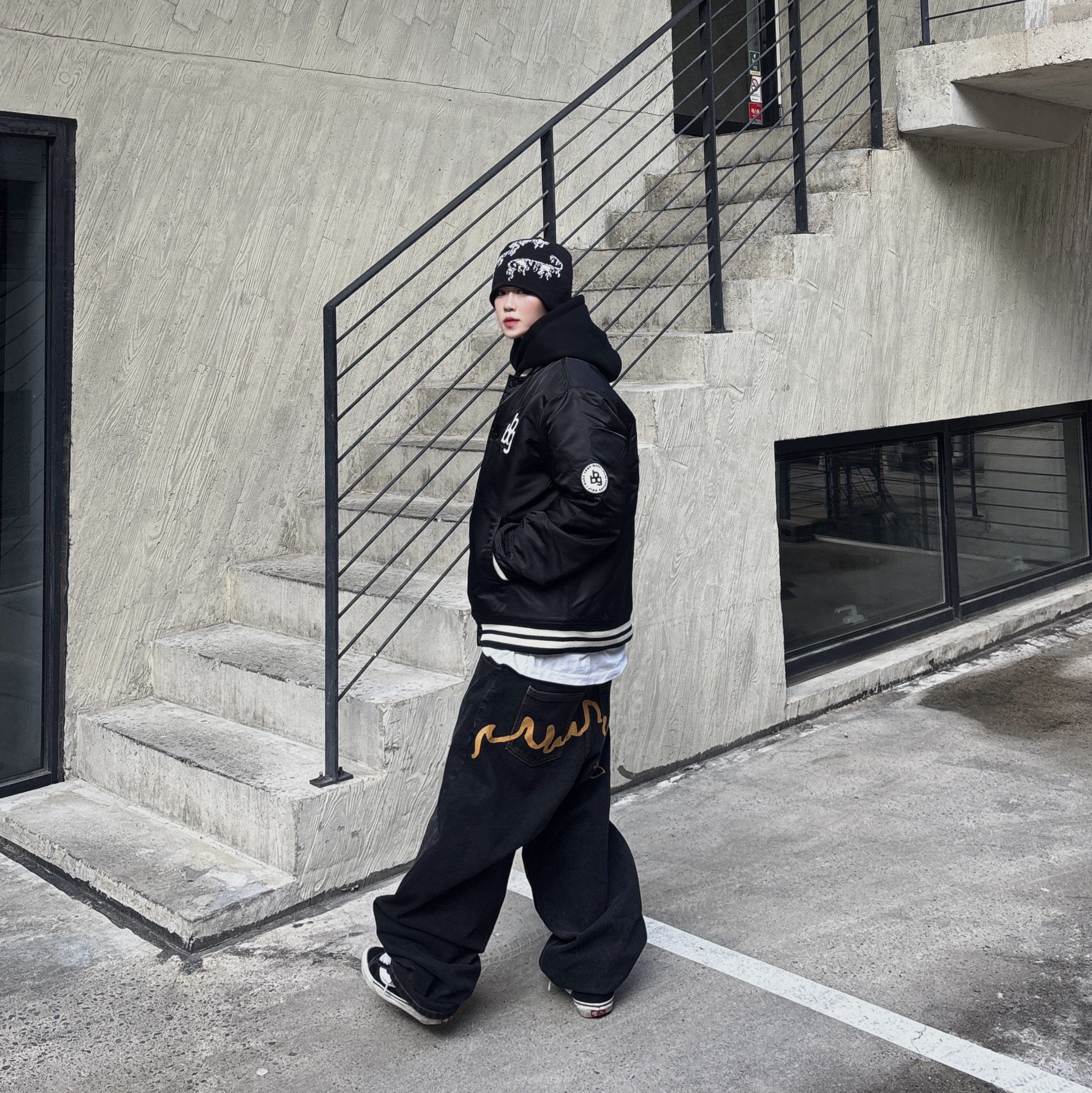 Vans Knu-Skool Black True White 착용 스타일 - 1