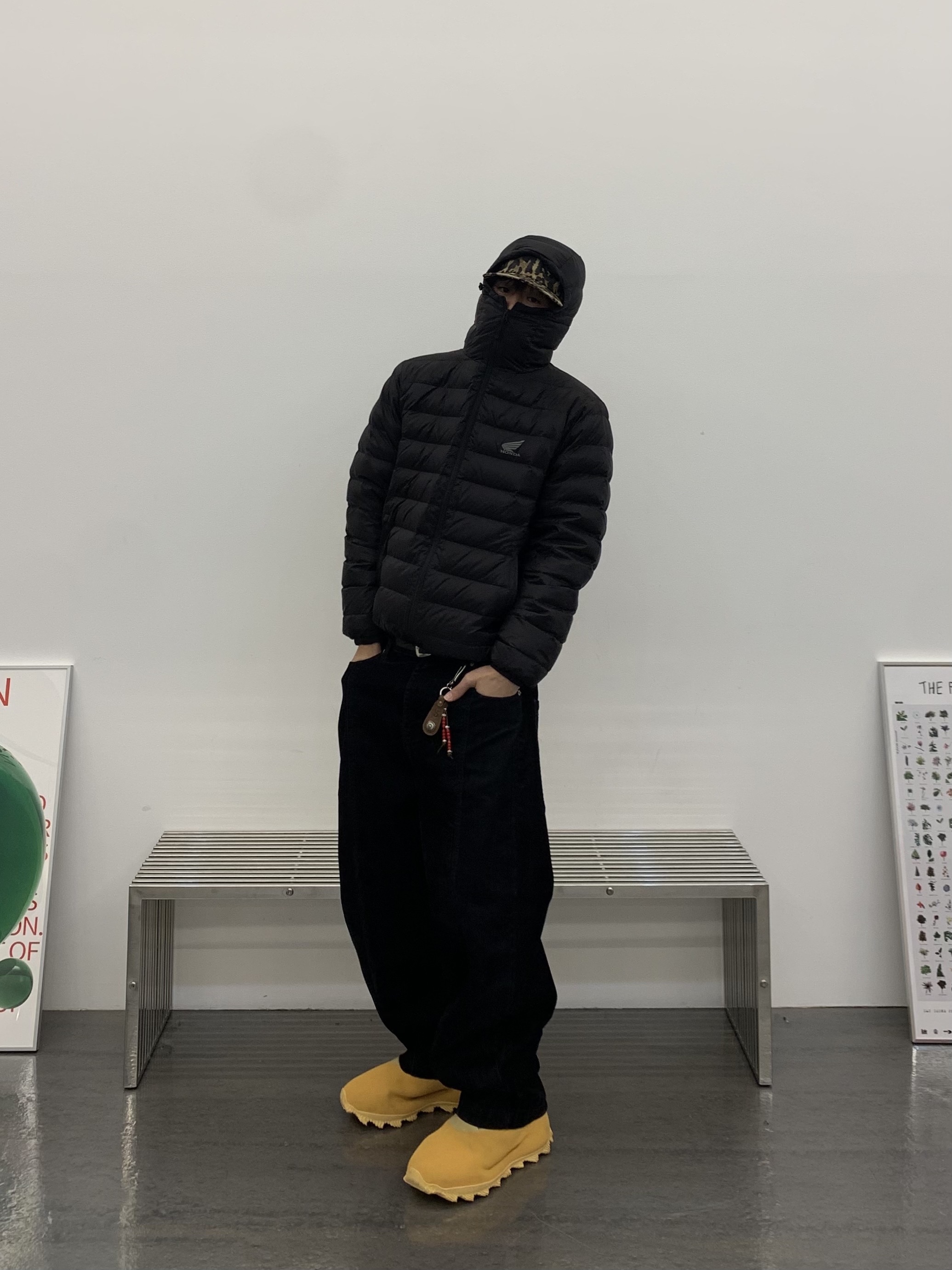 adidas Yeezy Knit RNR Boot Sulfur, Honda H-Tech Storm Shield Parka Black 착용 스타일 - 3