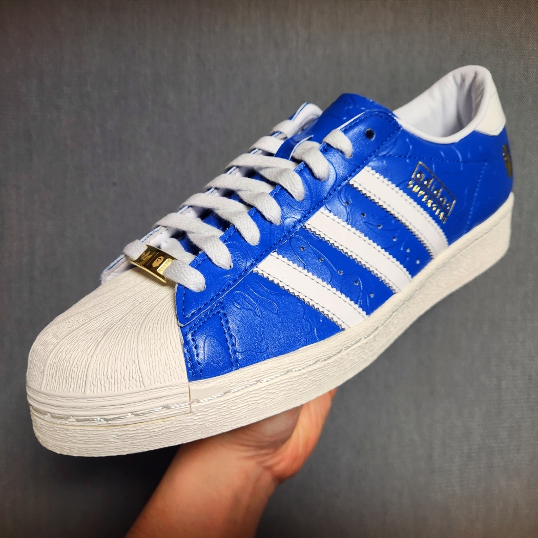 Adidas x BAPE Superstar Vintage Blue Cloud White 착용 스타일 - 1