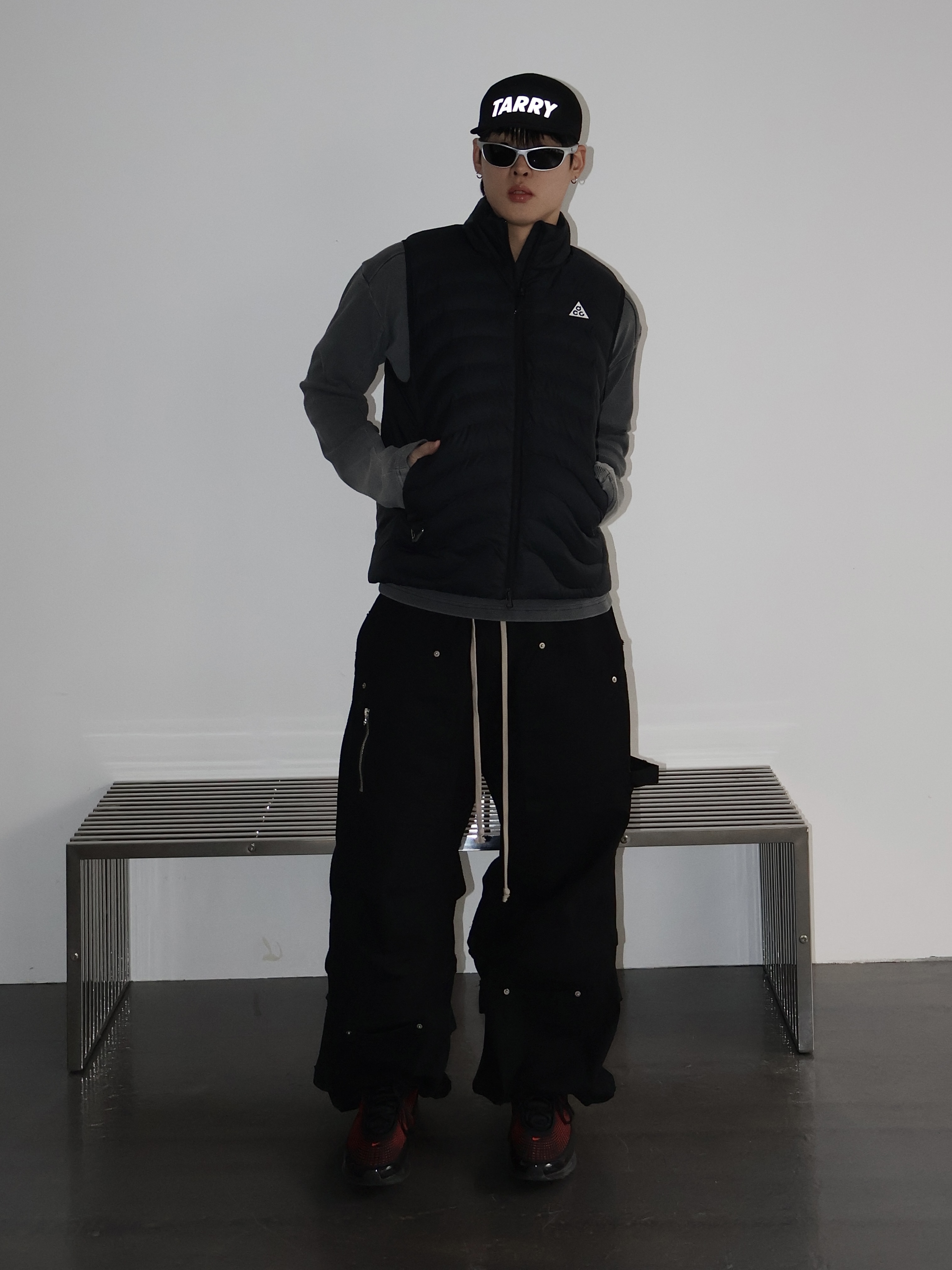 [KREAM 단독] runwhither Race L001 Silver 착용 스타일 - 3