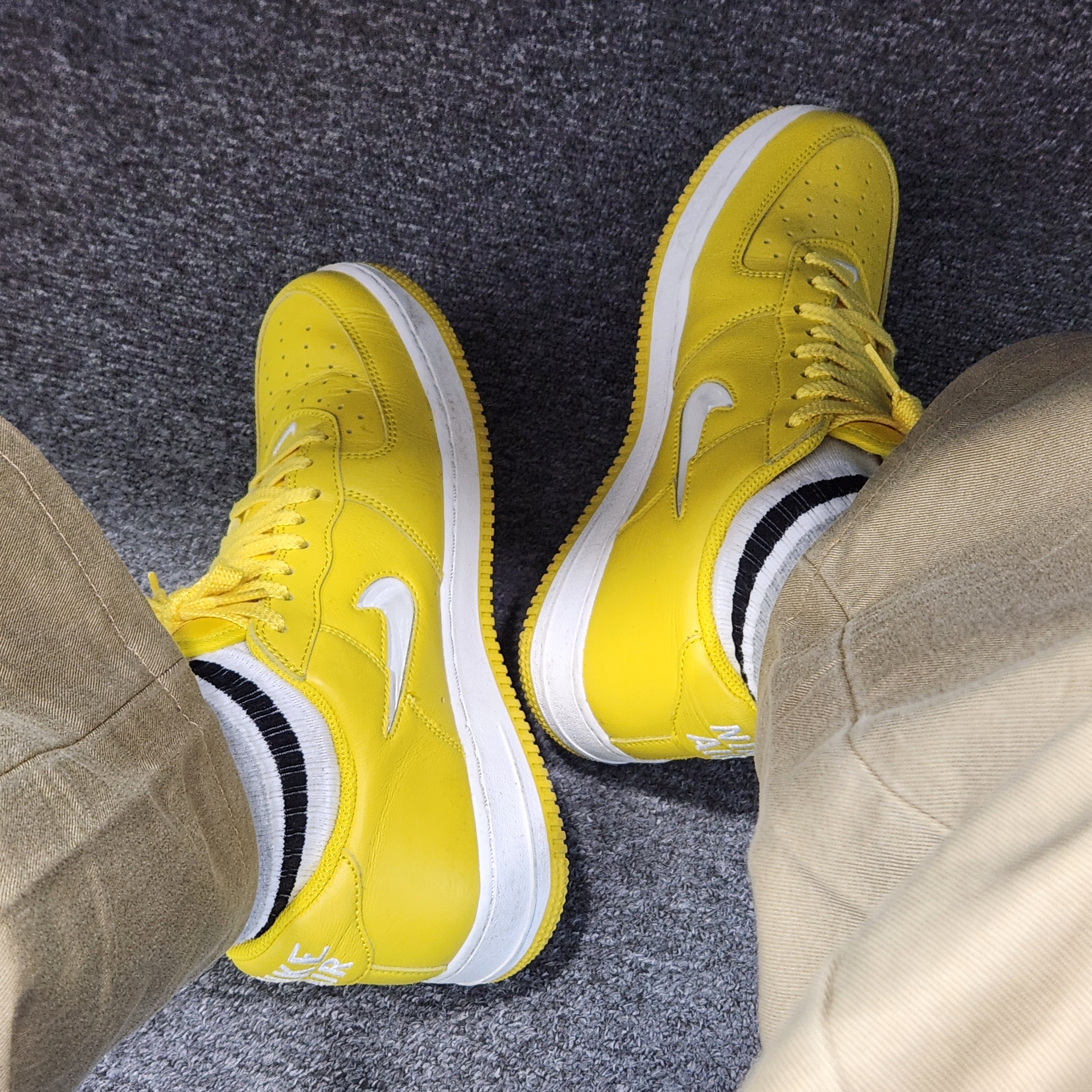 Nike Air Force 1 Low Retro Color of The Month Speed Yellow 착용 스타일