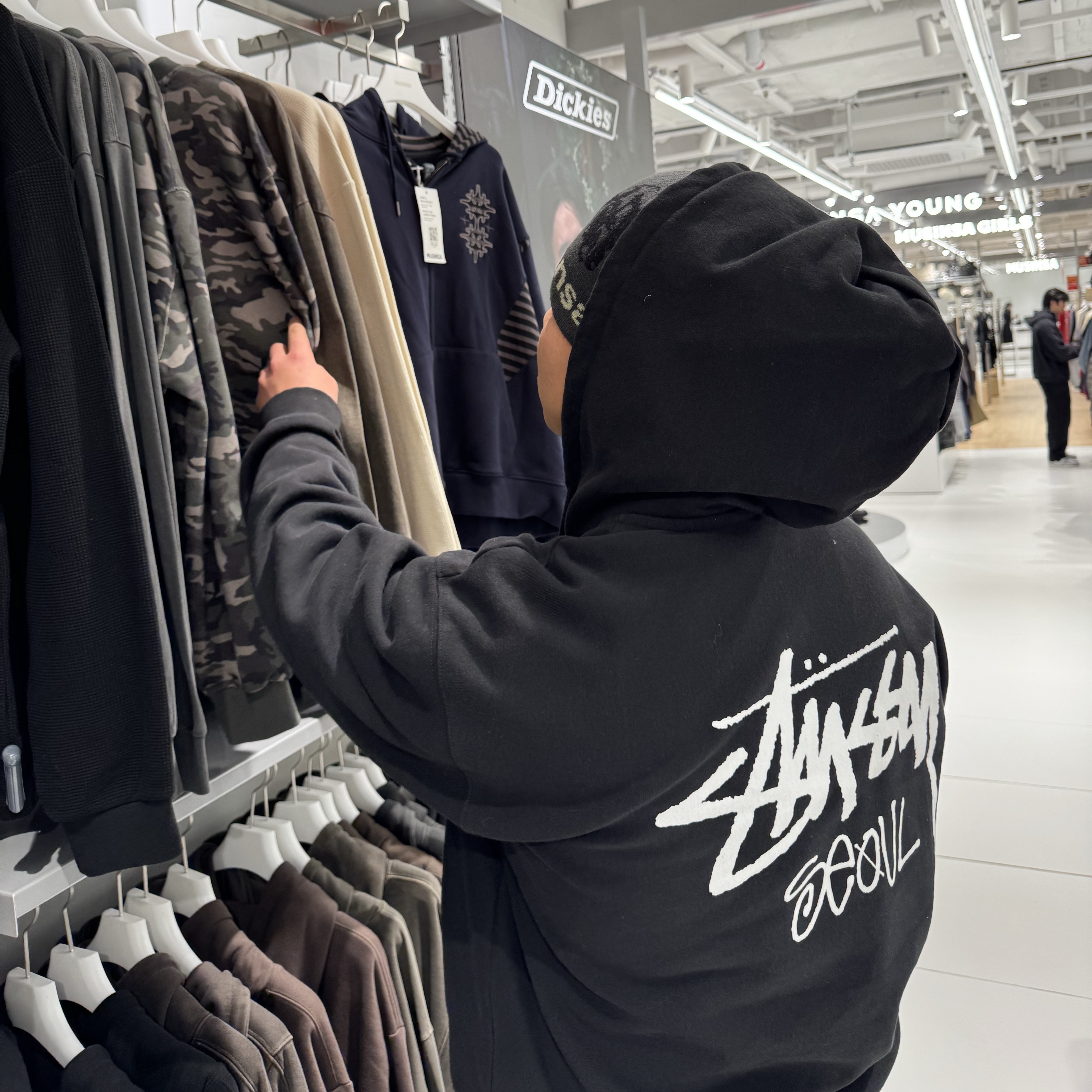 Stussy Stock Seoul Zip Hood Black 착용 스타일 - 1
