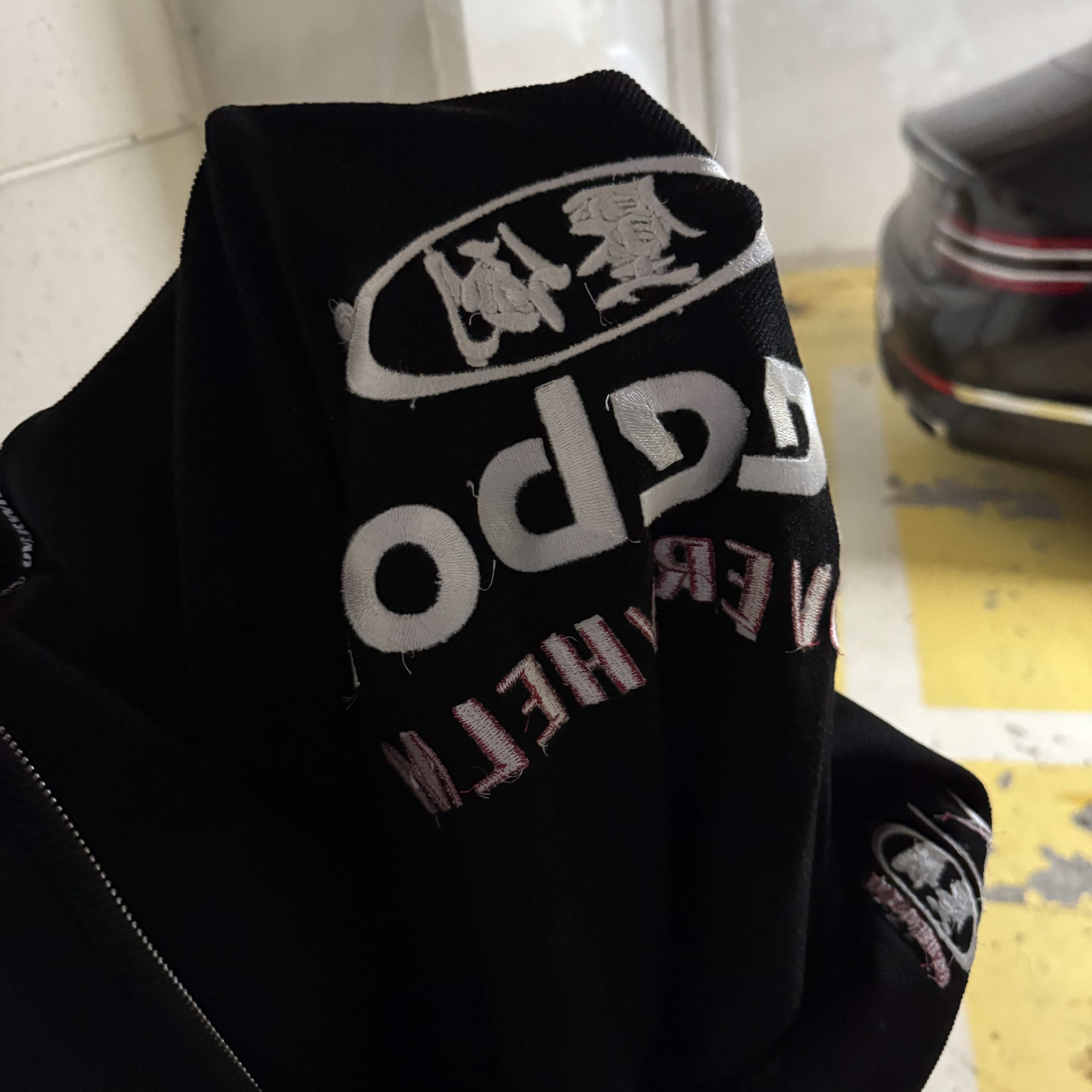 [예약배송] Reebok × Overwhelm Hooded Zip-Up Black 착용 스타일 - 3