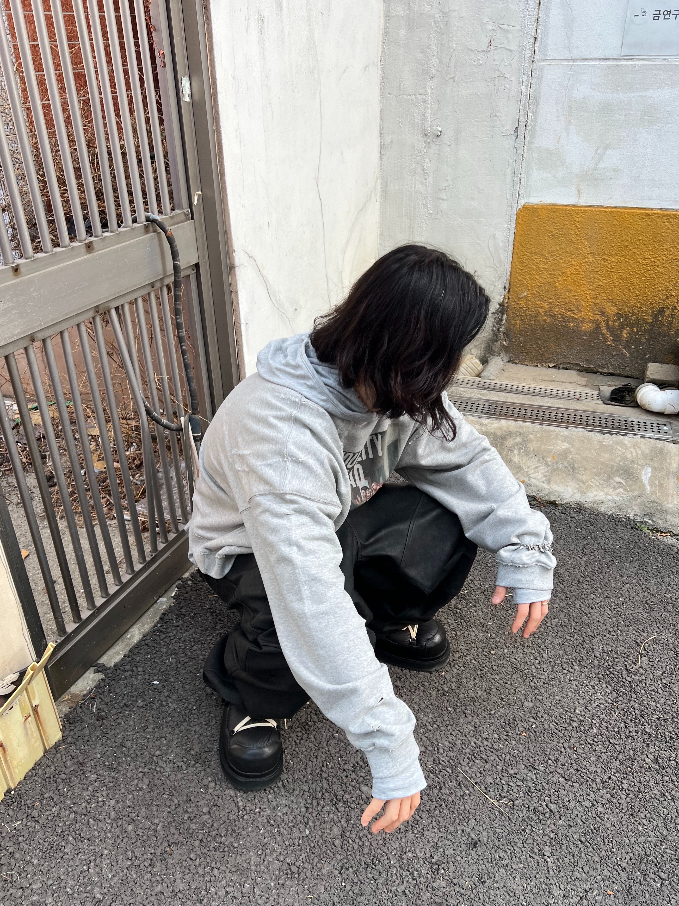 Our Legacy Ladon Brass Keychain Matte Nickel, MJD x Koin Seoul 3D Knee Eco Leather Pants Black 착용 스타일 - 7