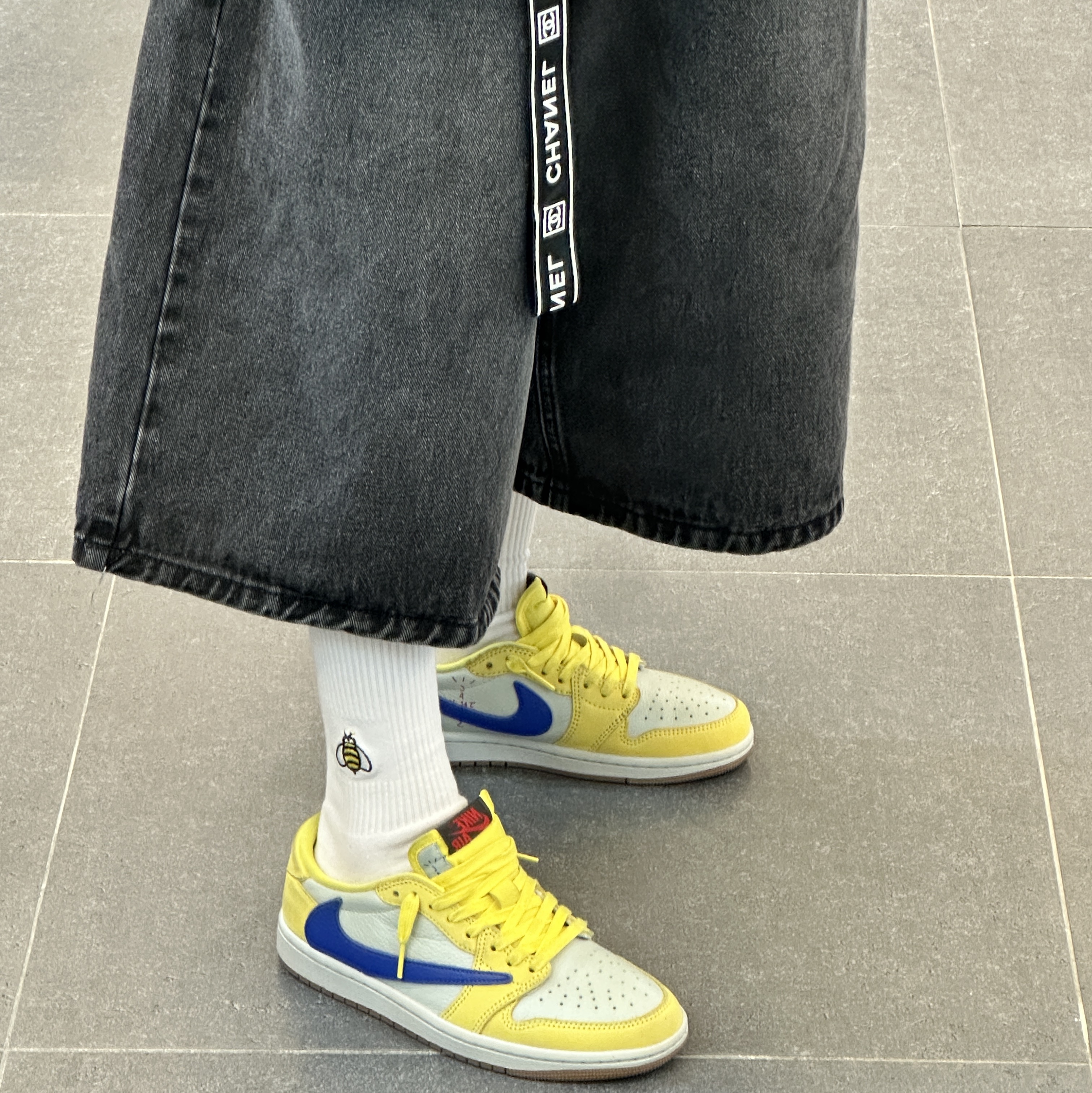 (W) Jordan 1 x Travis Scott Retro Low OG SP Canary 착용 스타일