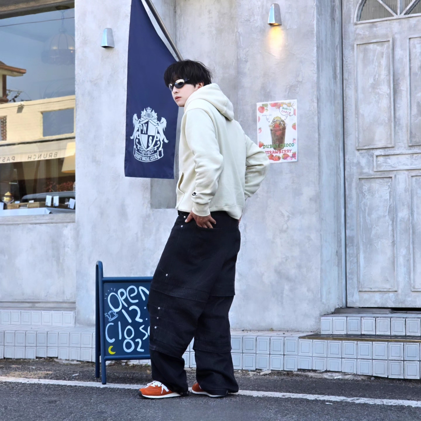 Nike Club Fleece Pullover Hoodie Light Khaki, Flavorism Double Layered Wide Denim Pants Black 착용 스타일 - 2