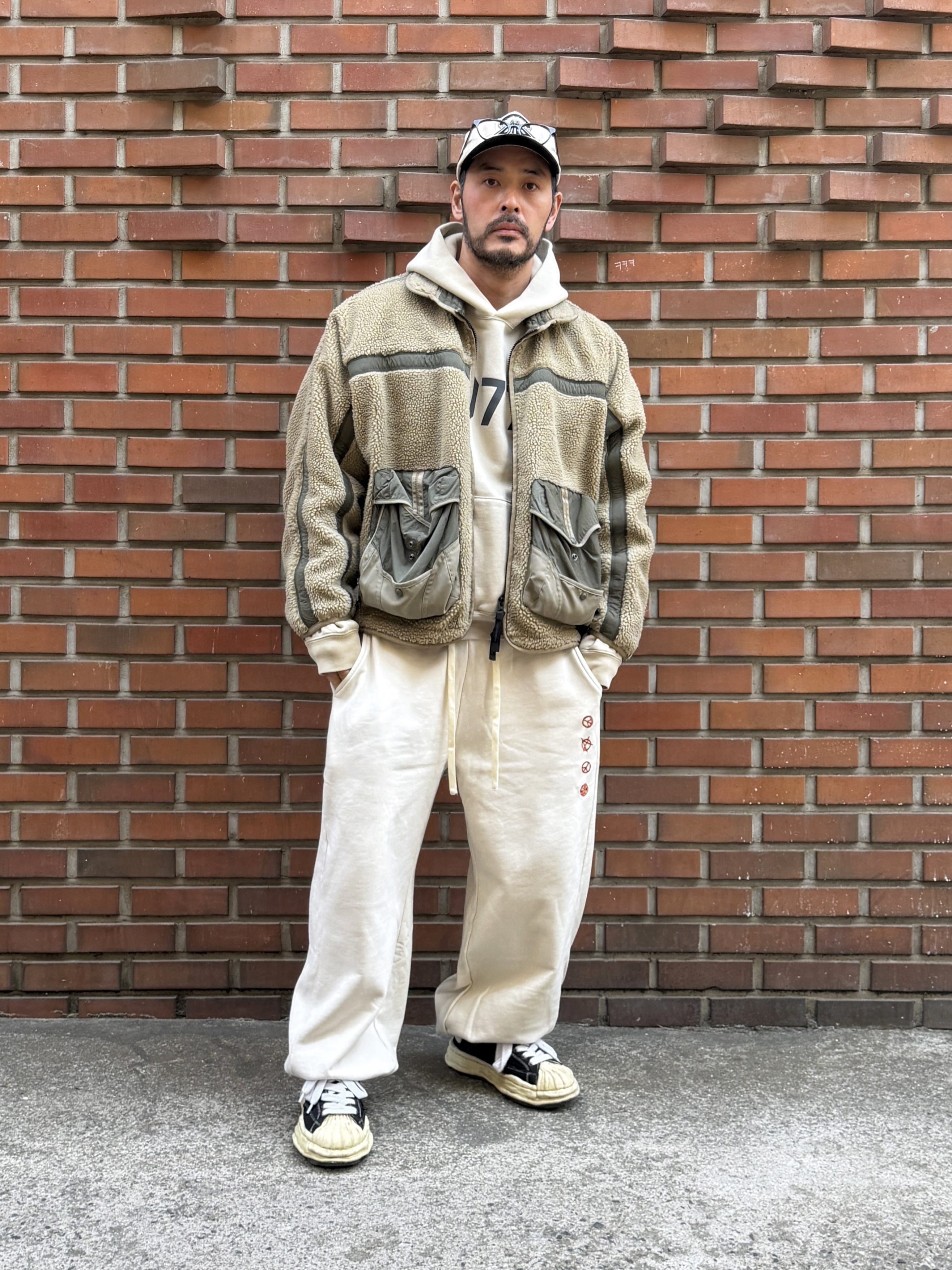 Maison Mihara Yasuhiro Blakey VL OG Sole Canvas Low-top Sneakers Black, Essentials 1977 Hoodie Wheat - 22SS 착용 스타일 - 1