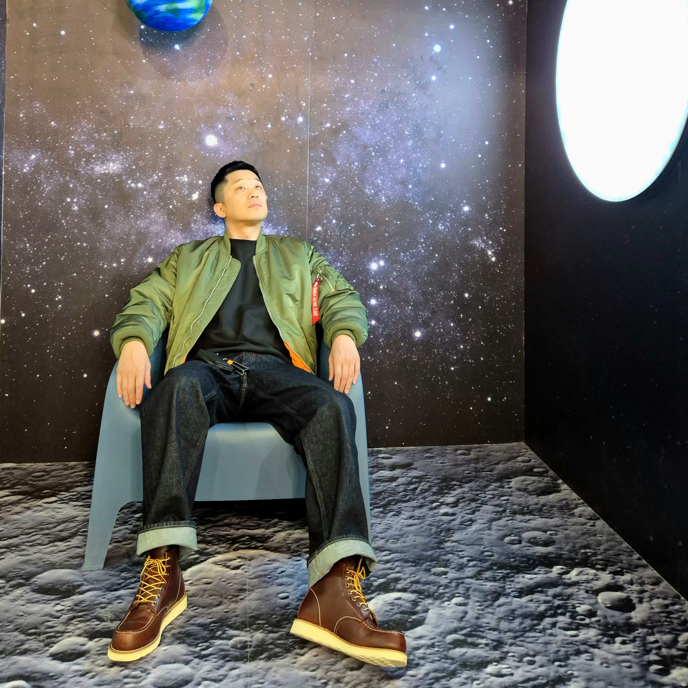 ALPHA INDUSTRIES MA-1 Flight Jacket Sage, Uniqlo x JW Anderson Straight Jean Blue - KR 착용 스타일 - 2