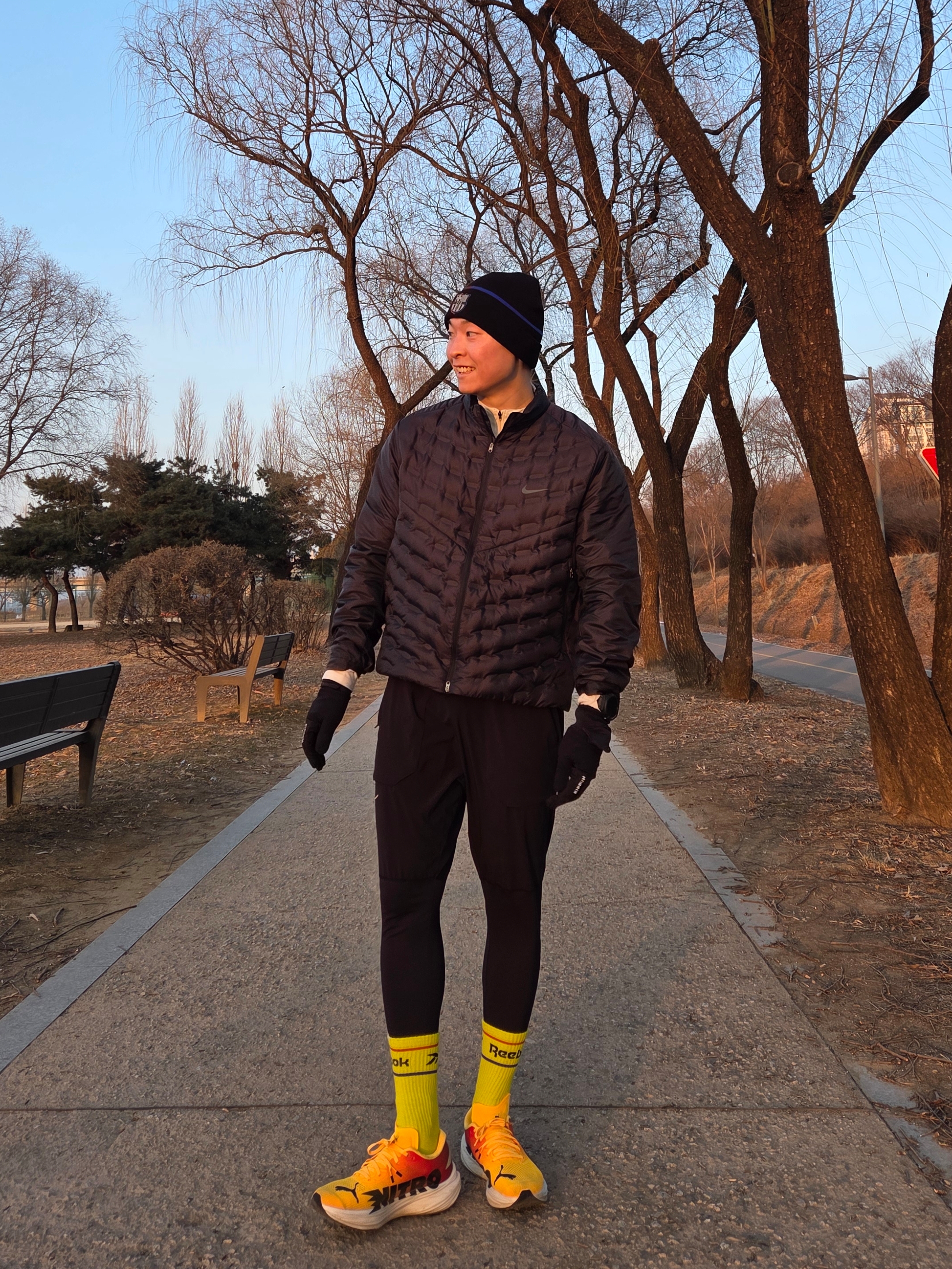 Nike Therma-Fit ADV Aeroloft Repel Down Running Jacket Black - Asia, Puma Deviate Nitro 3 Fade Sun Stream Sunset Glow 착용 스타일 - 1