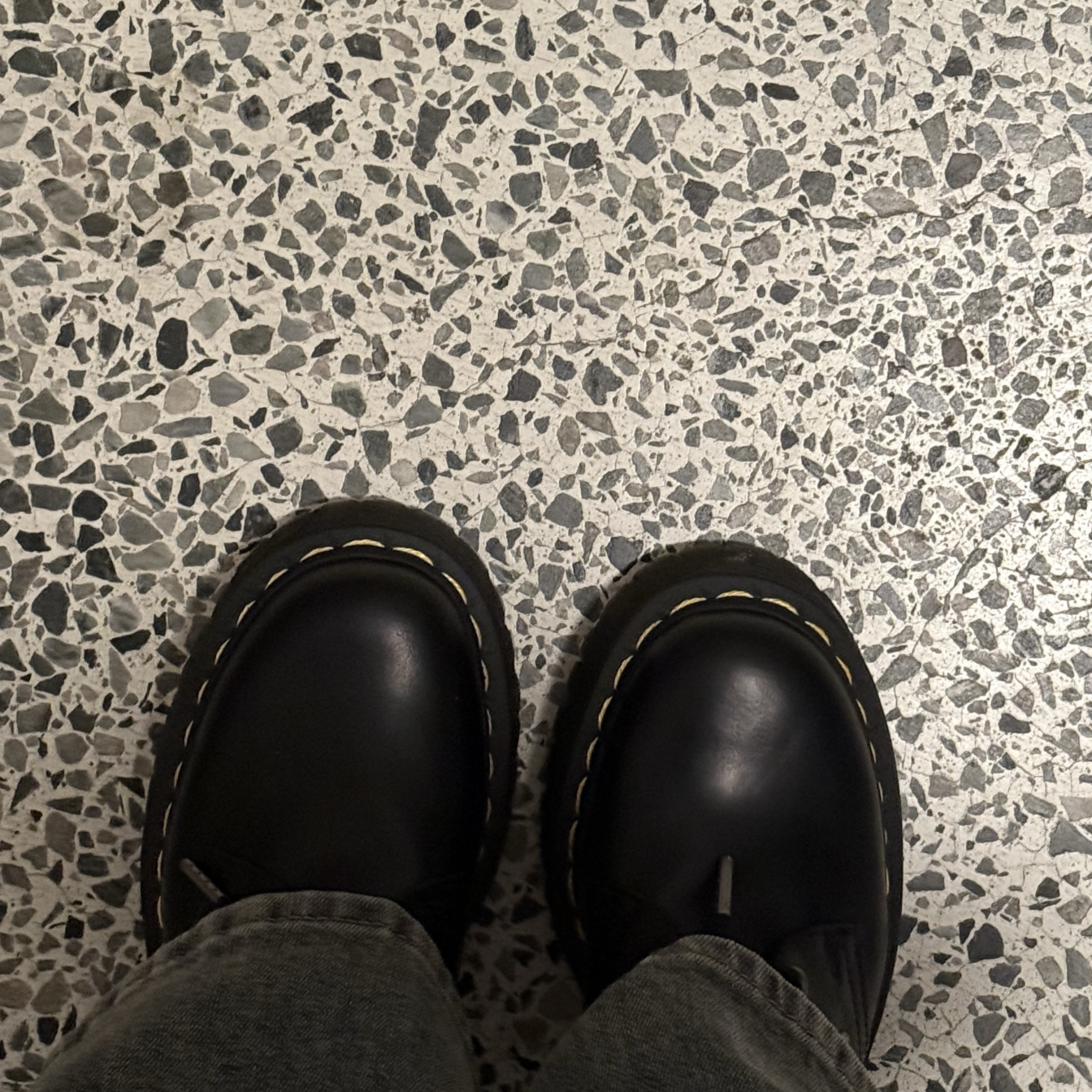 Dr. Martens 1461 Quad Black 착용 스타일 - 2
