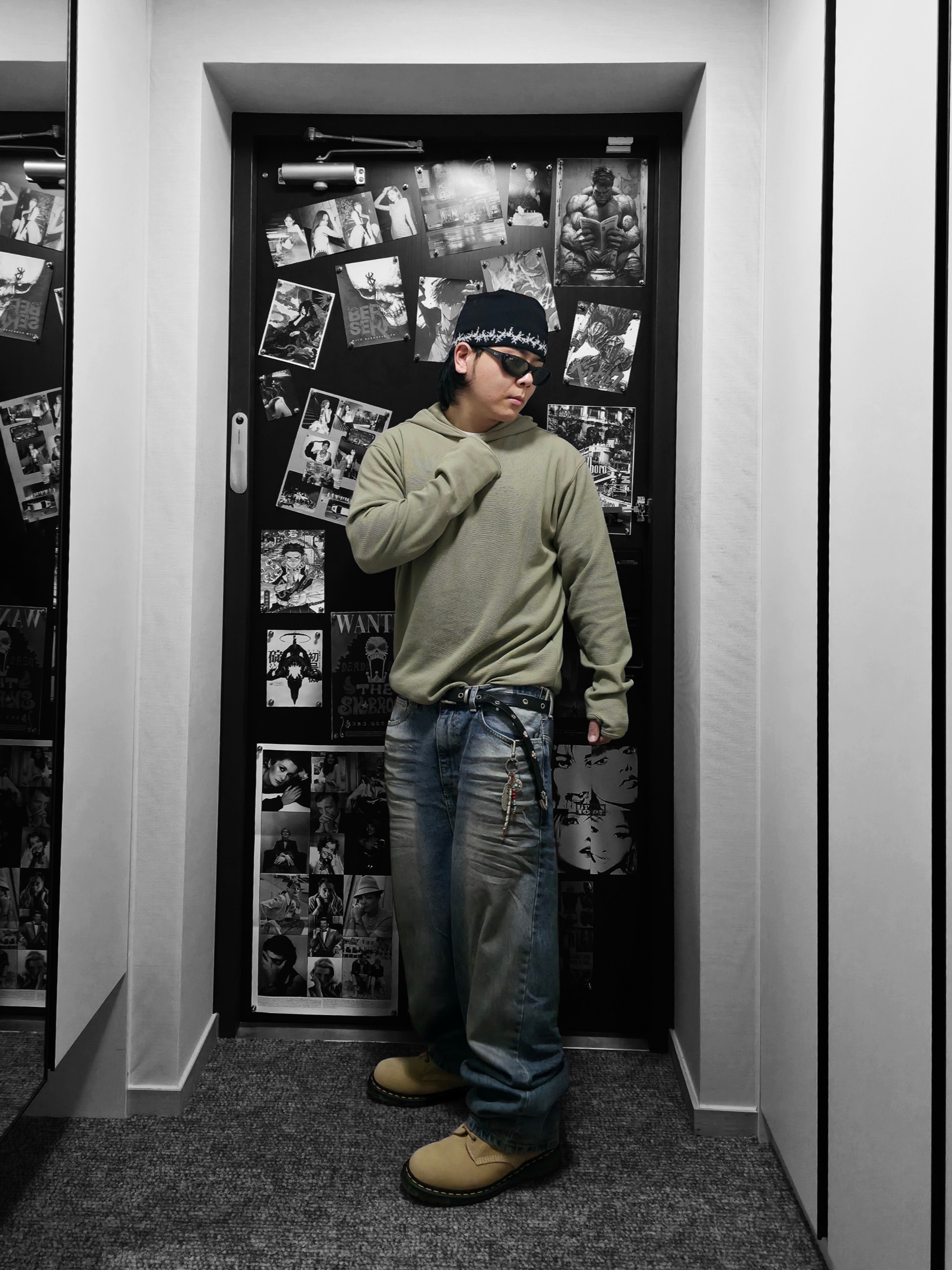 Ray-Ban DADDY-O II Polished Black Frame Green Classic G-15 Lenses, Dr. Martens 939 Bronx Suede Ankle Boots Tan 착용 스타일 - 6