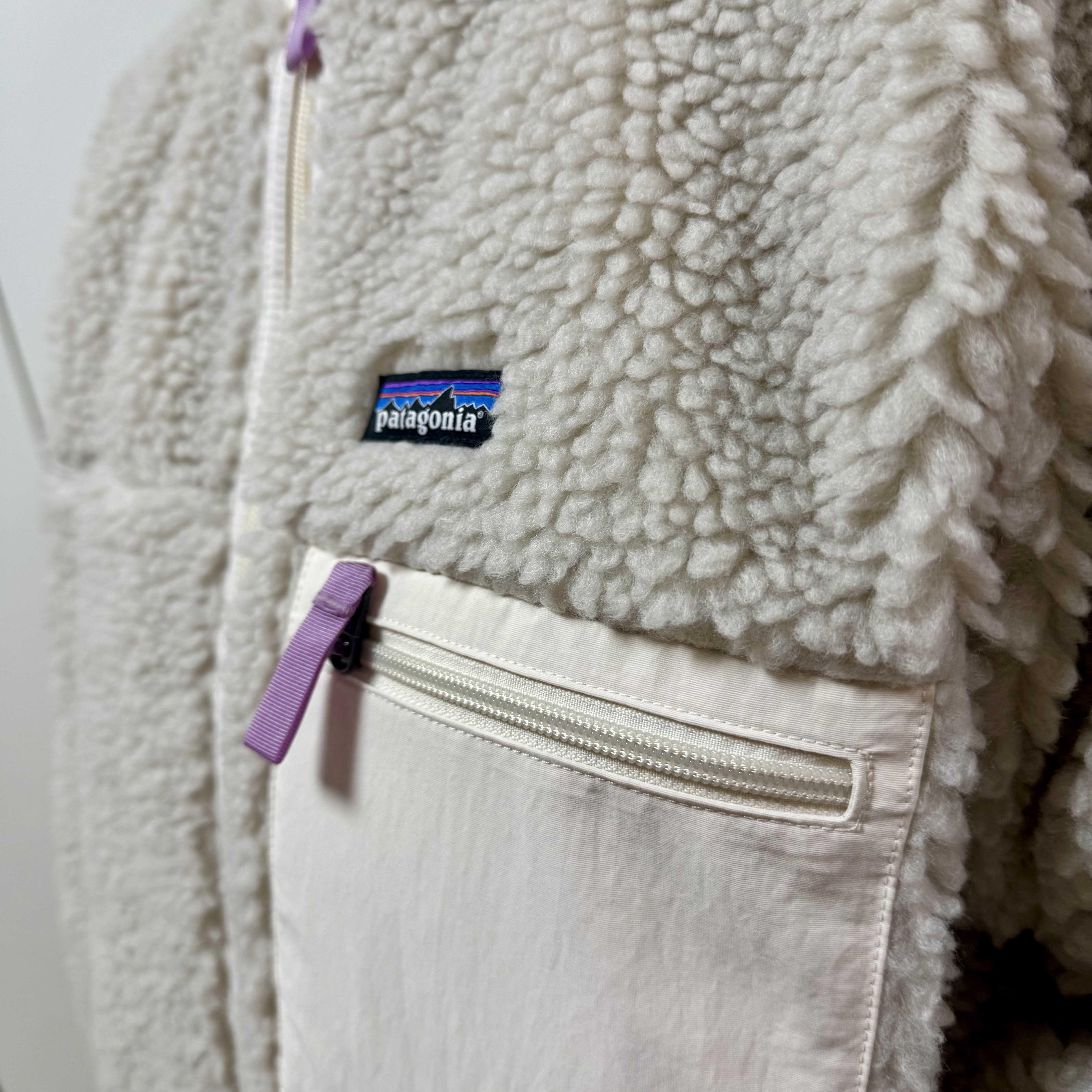 (W) Patagonia Classic Retro-X Fleece Jacket Natural W Light Violet 착용 스타일 - 2