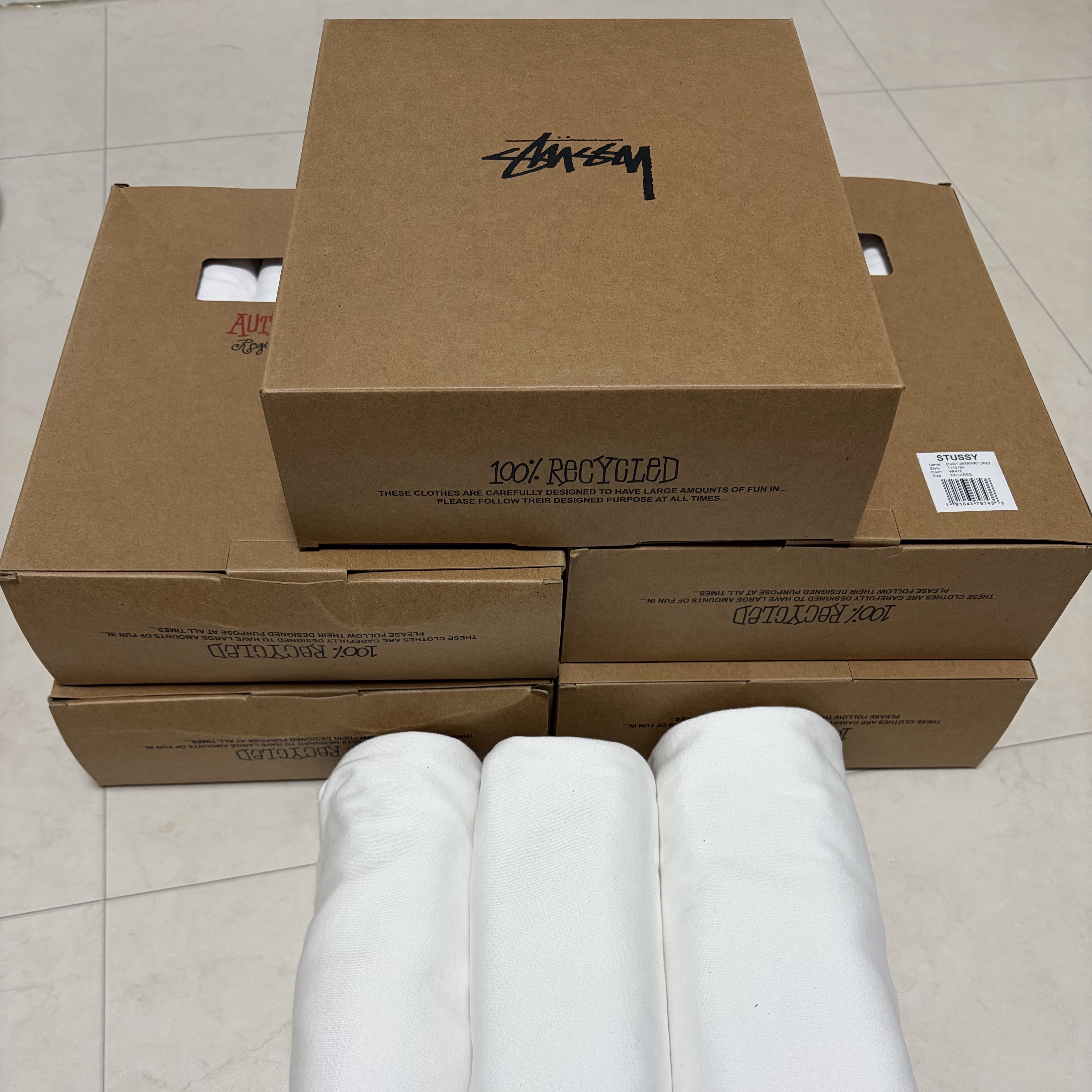 Stussy Undershirt White (3 Pack) 착용 스타일