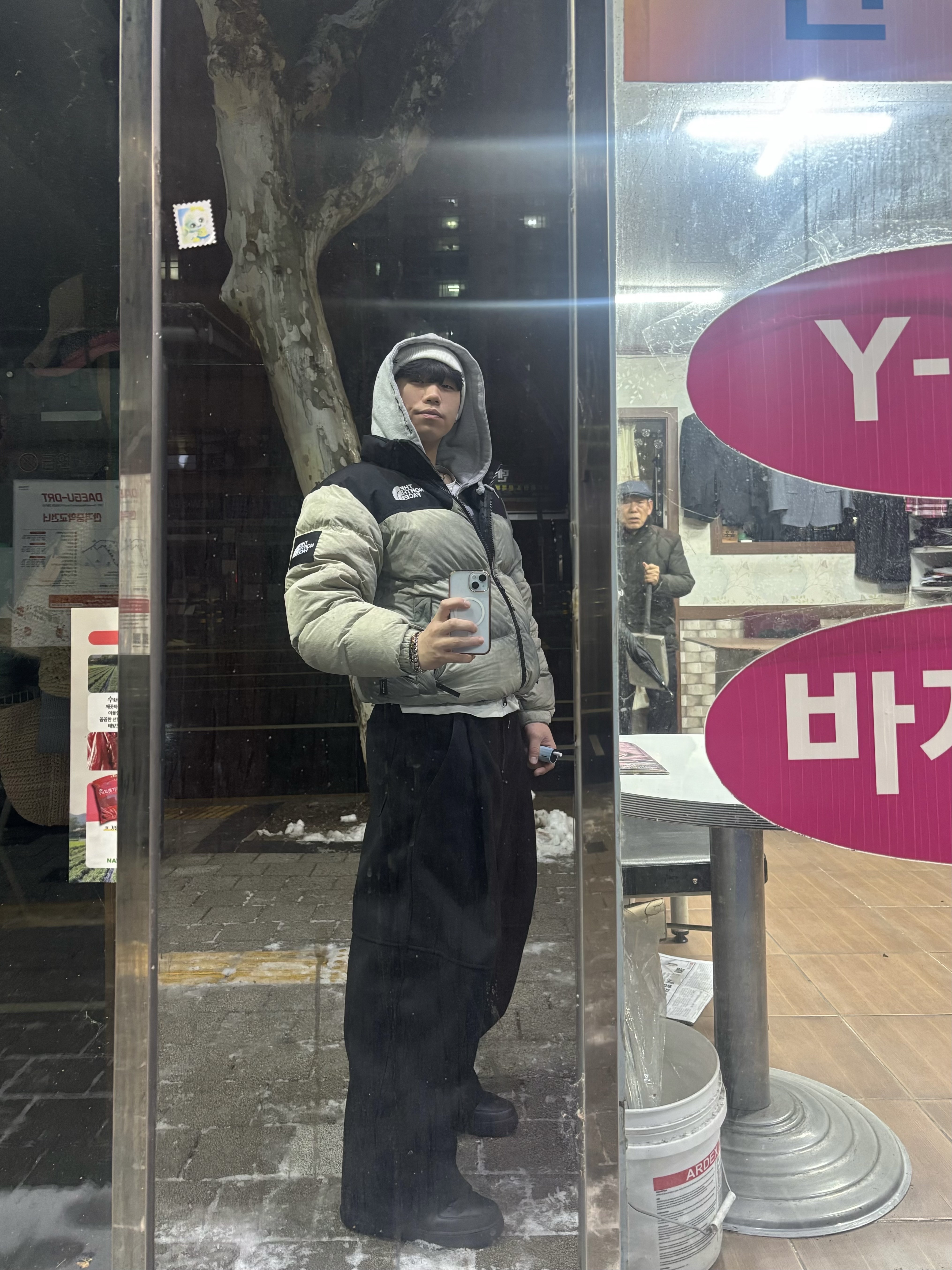 Nike x Stussy Cuff Beanie White, Nike Air Force 1 '07 Low Triple Black 착용 스타일