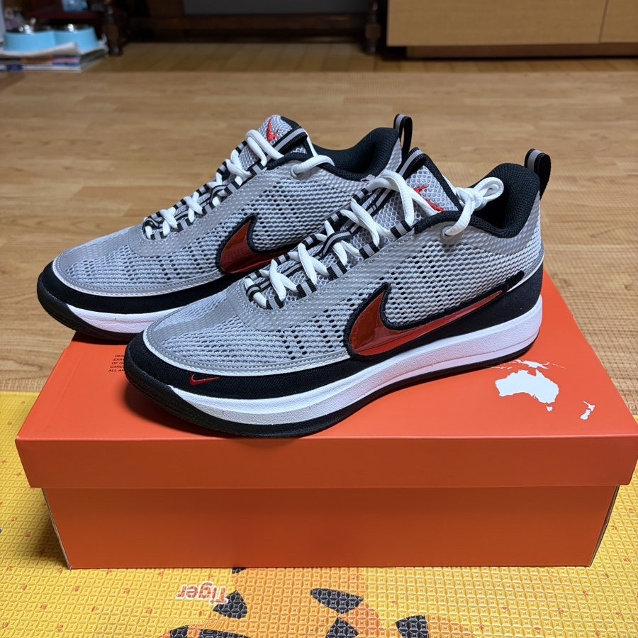 Nike Book 2 Spiridon EP Metallic Silver Black 착용 스타일 - 1
