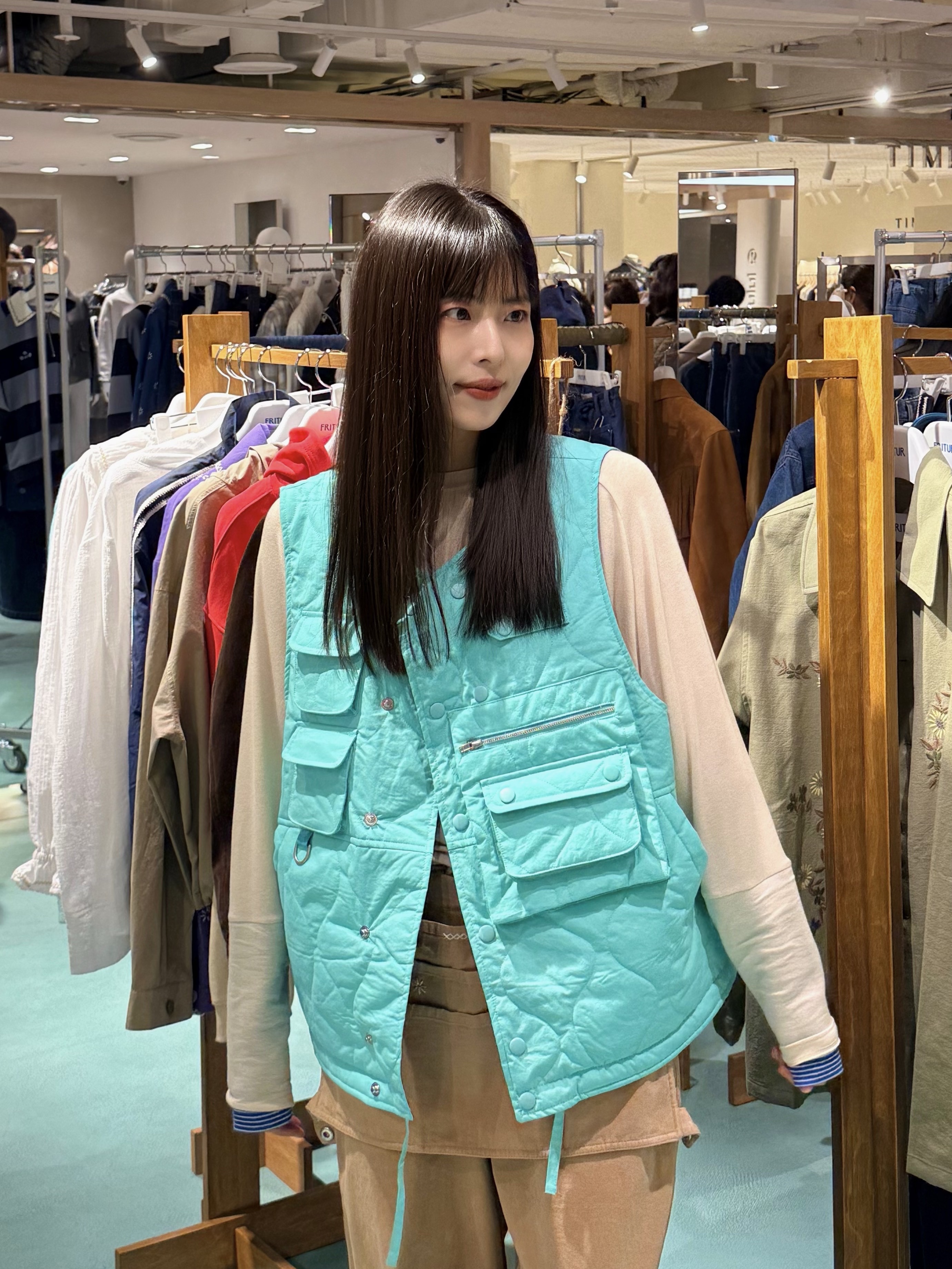 FRITUR Garden Pocket Vest Mint, FRITUR Slim Layered T-shirt Beige 착용 스타일 - 1