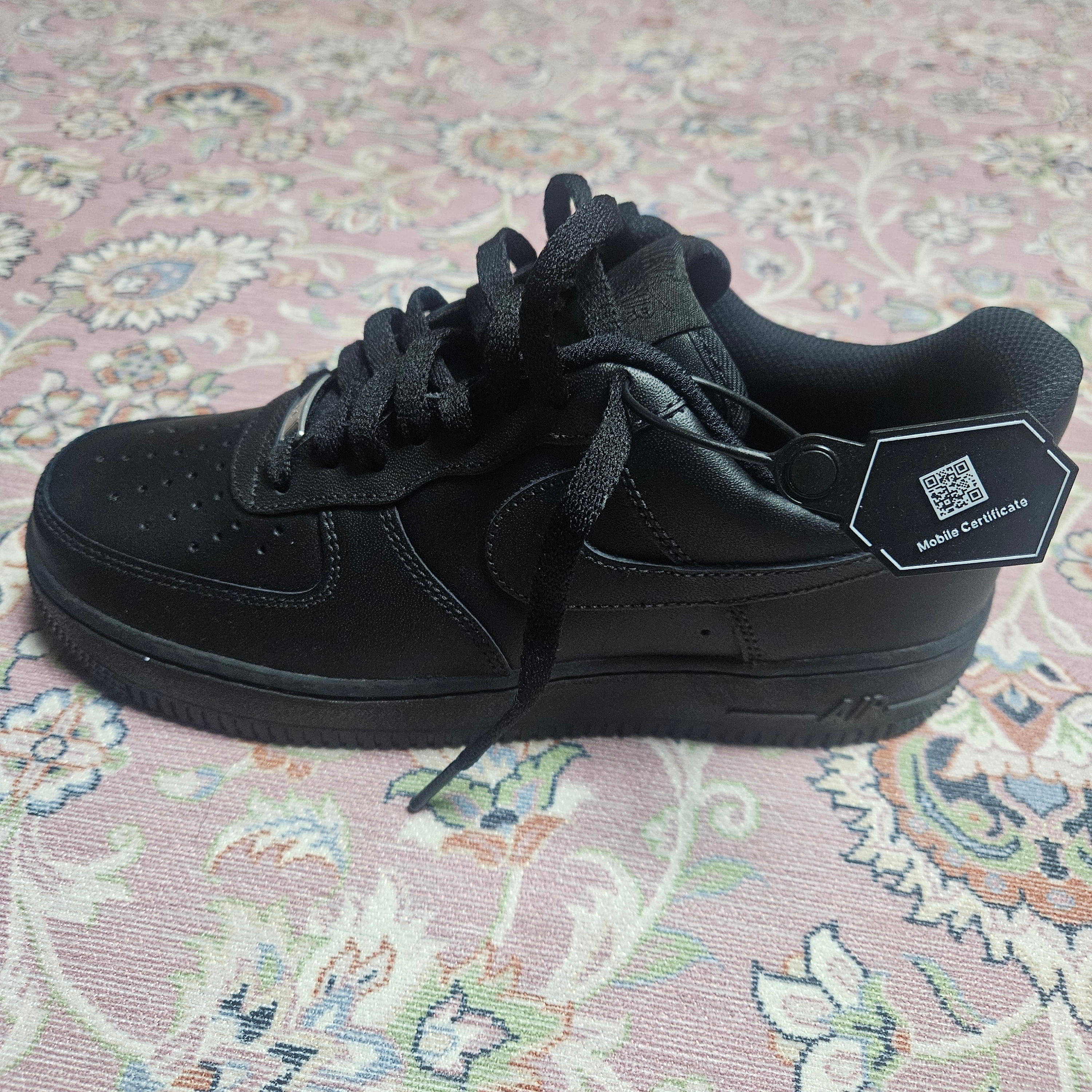 Nike Air Force 1 '07 Low Triple Black 착용 스타일 - 1
