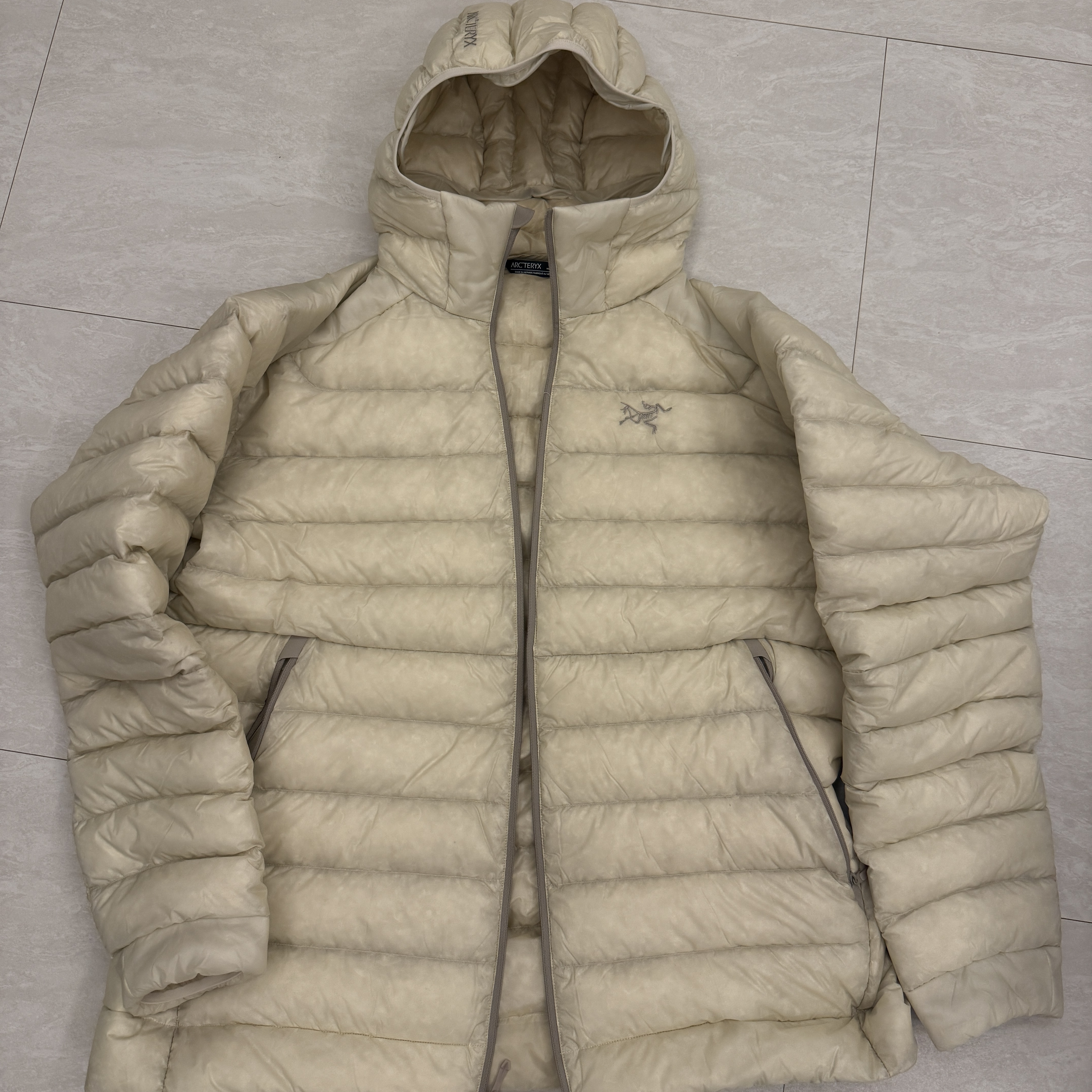 Arc'teryx Cerium Hoody Sea Salt 착용 스타일