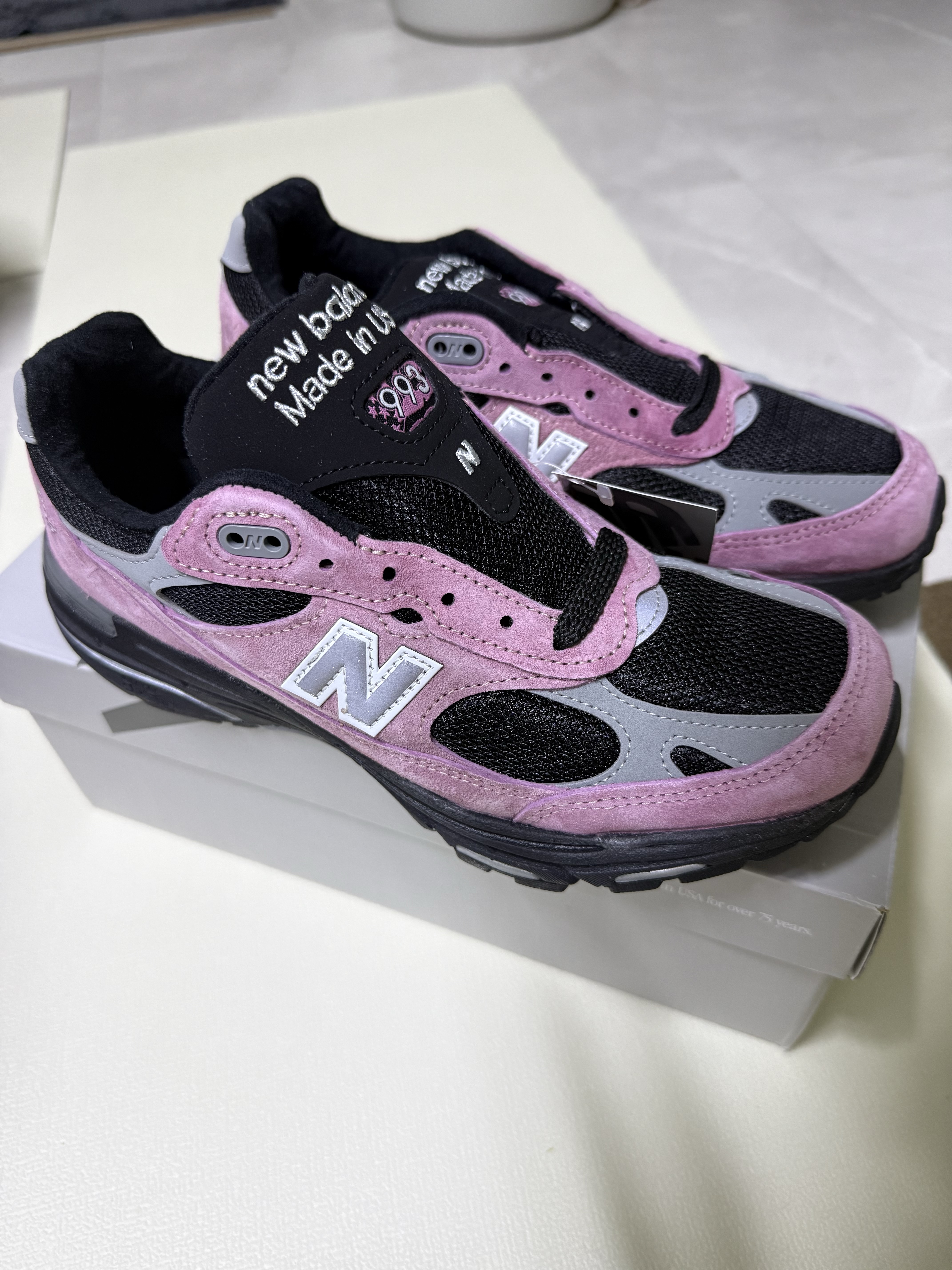 New Balance 993 Made in USA Pink Taffy 착용 스타일 - 1