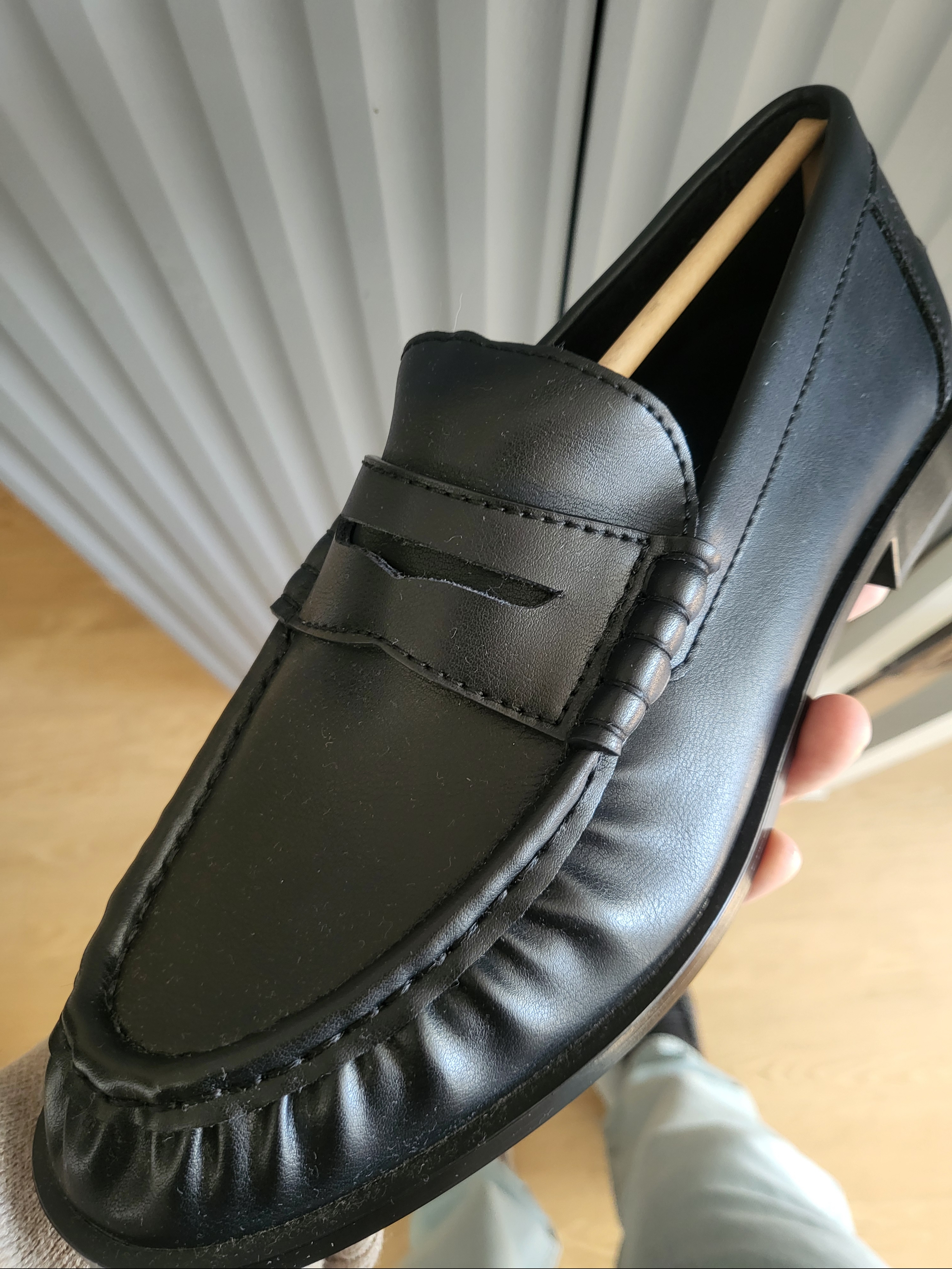 (W) Zara Soft Gathered Loafer Black 착용 스타일 - 2