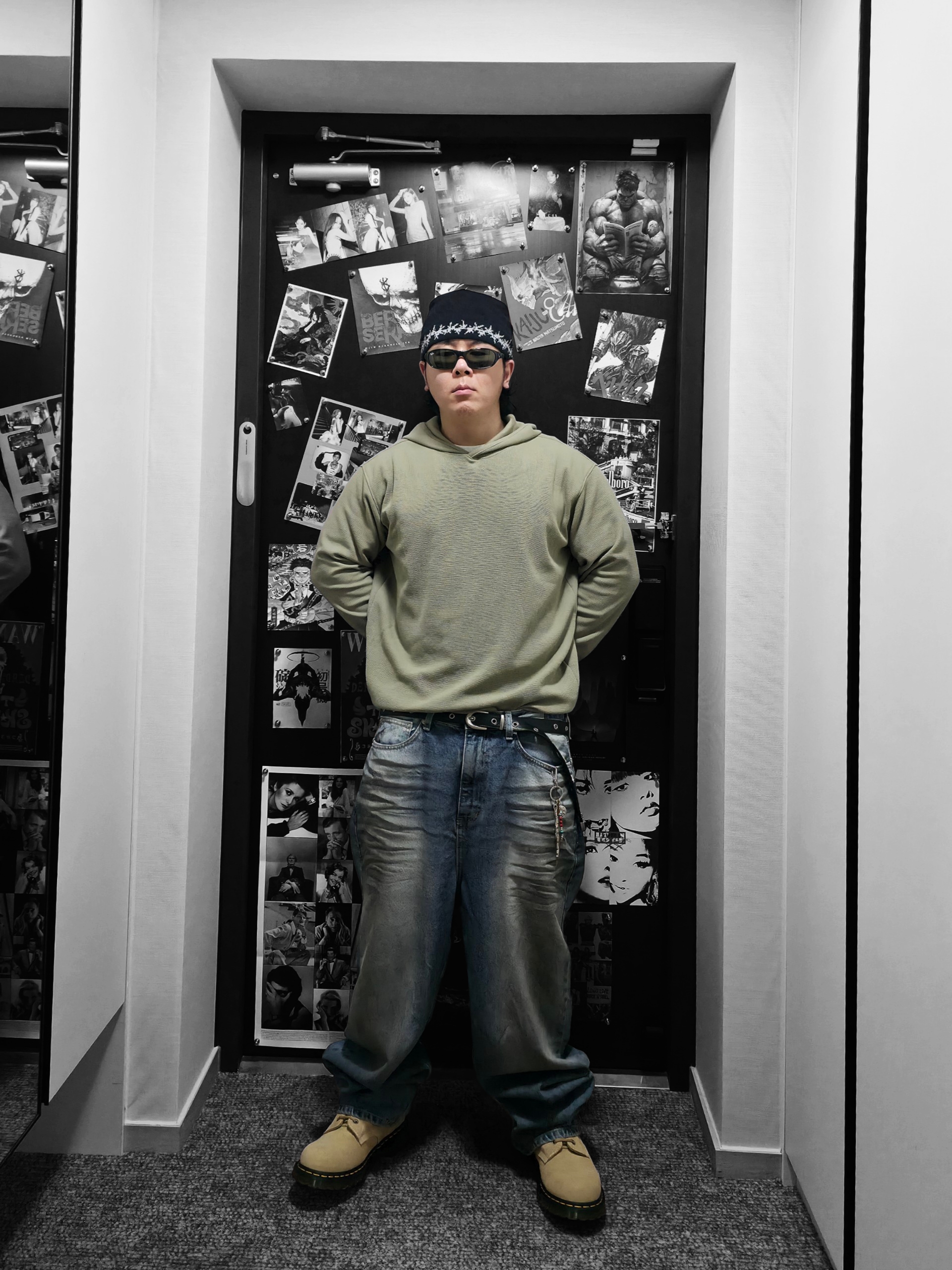 Ray-Ban DADDY-O II Polished Black Frame Green Classic G-15 Lenses, Dr. Martens 939 Bronx Suede Ankle Boots Tan 착용 스타일 - 5