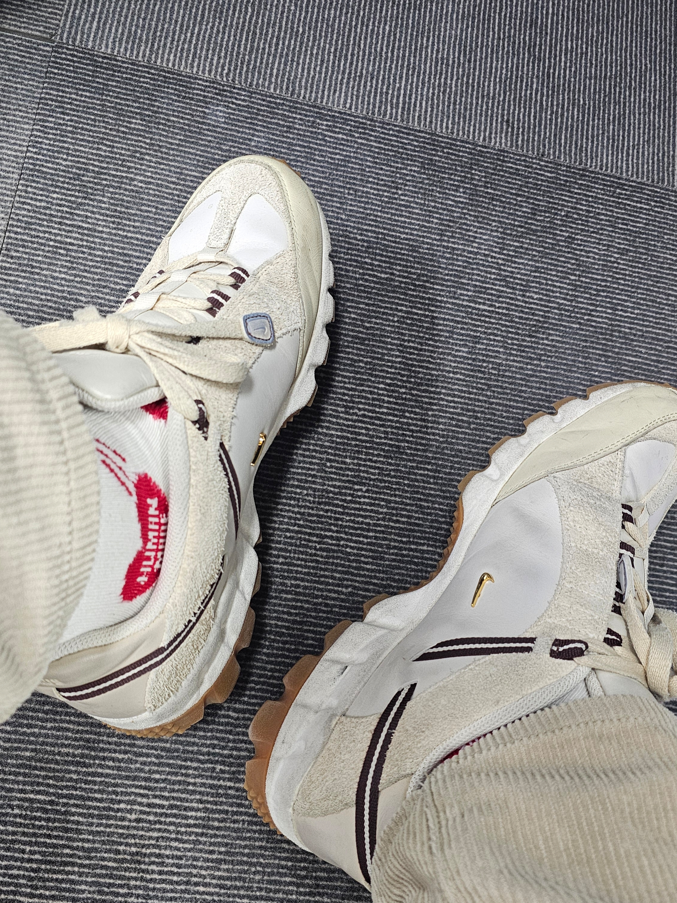 Human Made Short Heart Pattern Socks Red, Nike x Jacquemus Air Humara LX Light Bone and Gold 착용 스타일