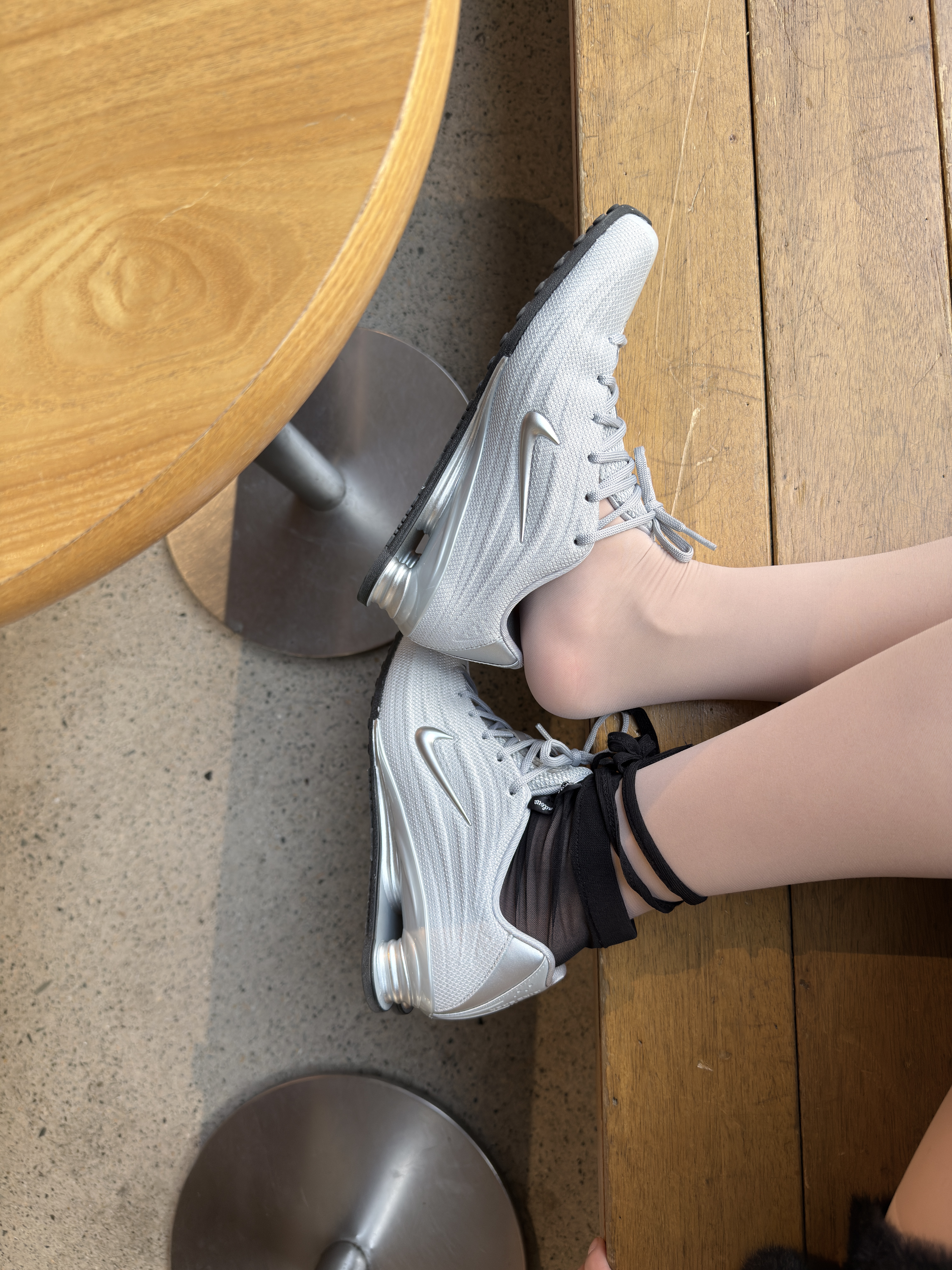 (W) Nike Shox Z Metallic Silver 착용 스타일 - 1