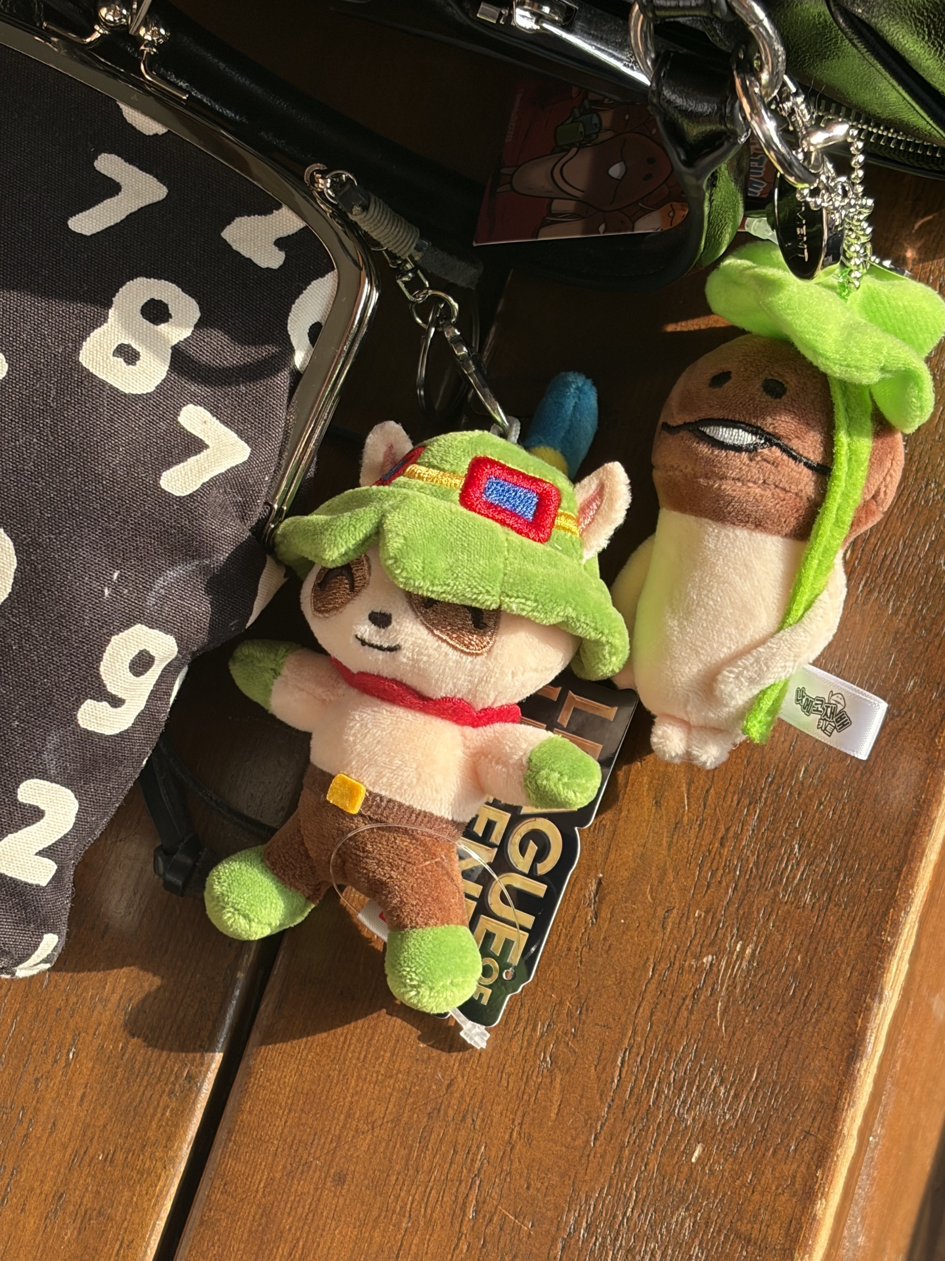 Dream C&C League Of Legends Teemo Keyring 10cm, Sou Sou Canvas Gamaguchi Bag No. 12 Black 착용 스타일