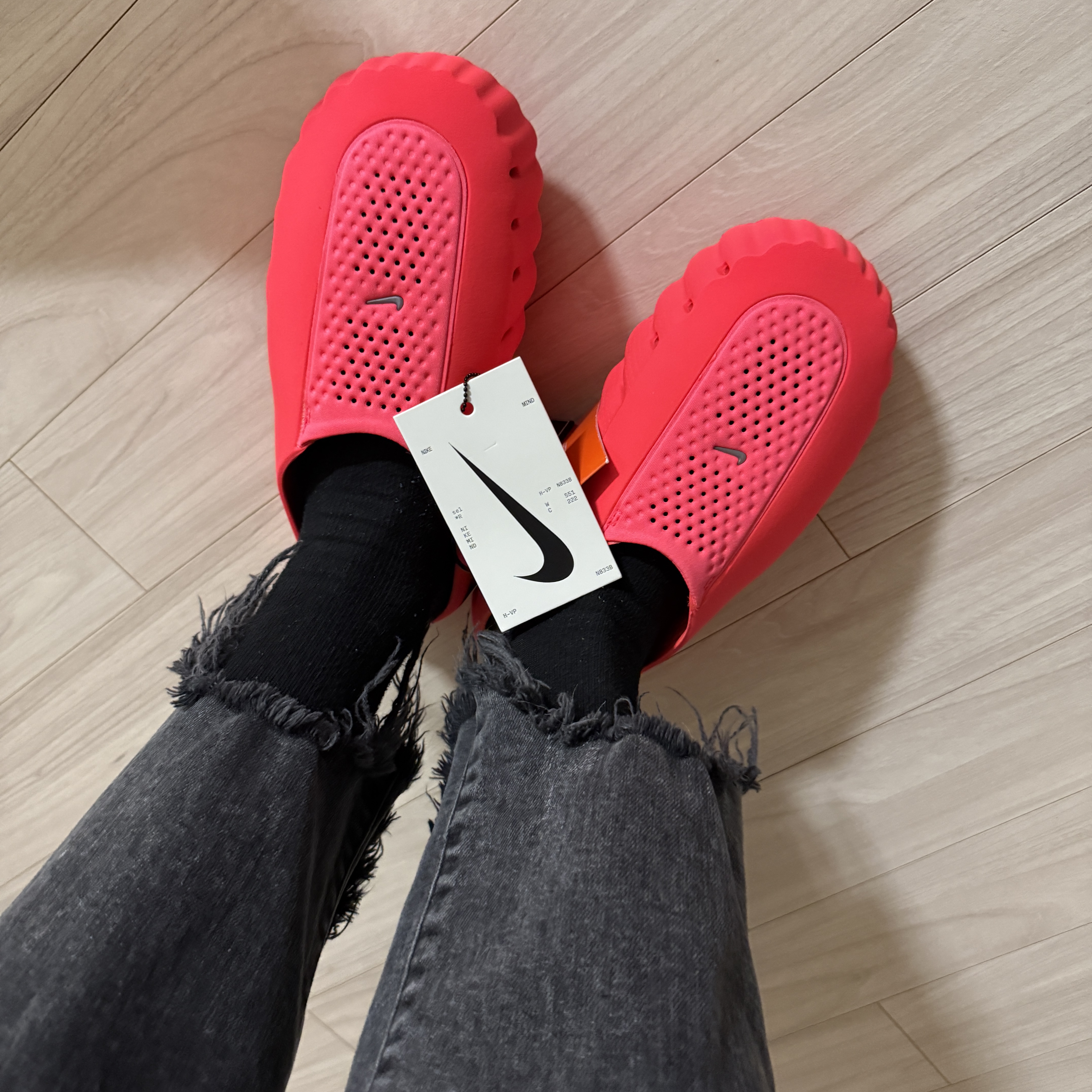 (W) Nike Mind 001 Solar Red Hyper Crimson 착용 스타일