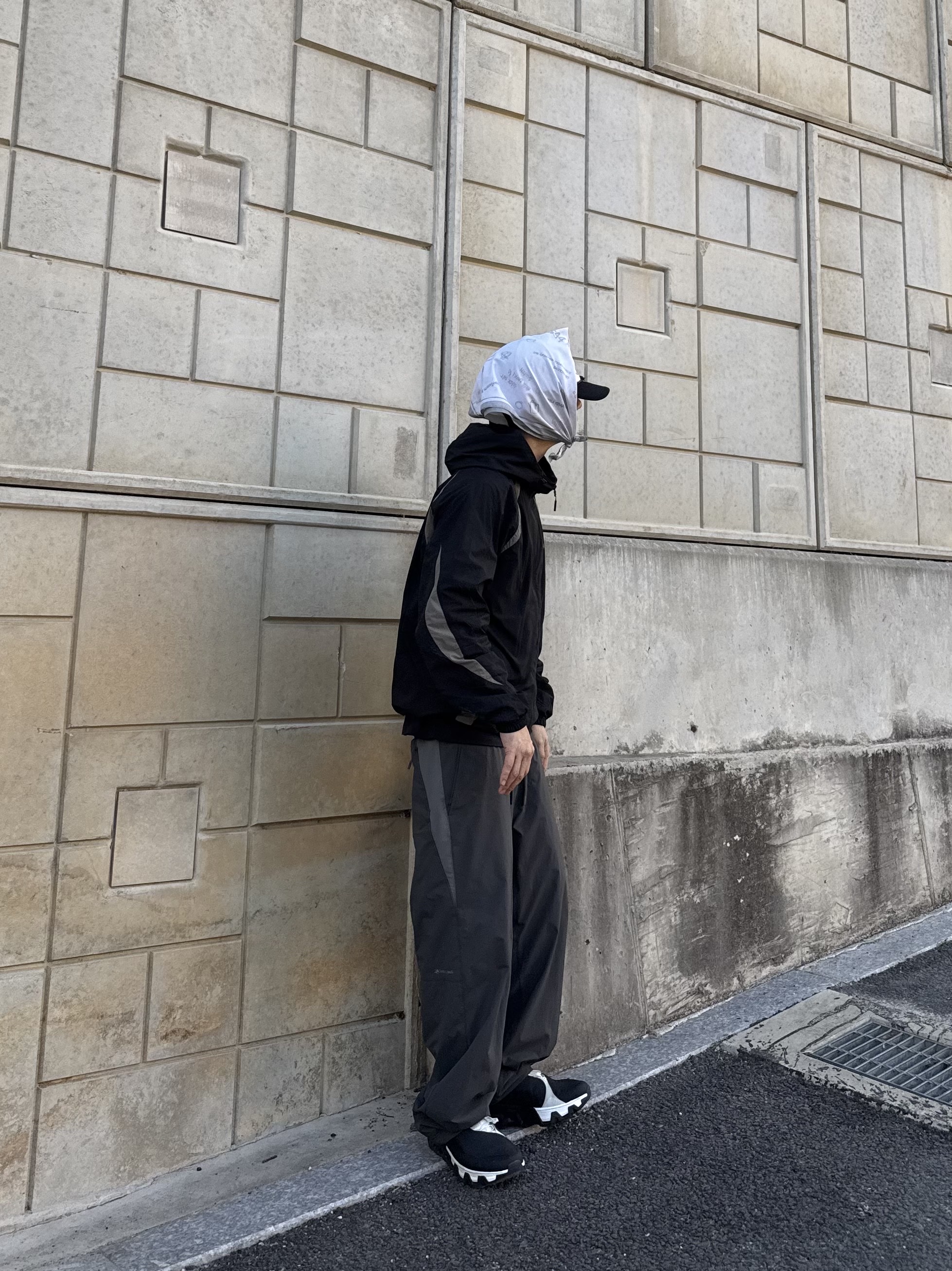 On Running x Post Archive Faction (Paf) Cloudmonster Hyper Black 착용 스타일 - 6