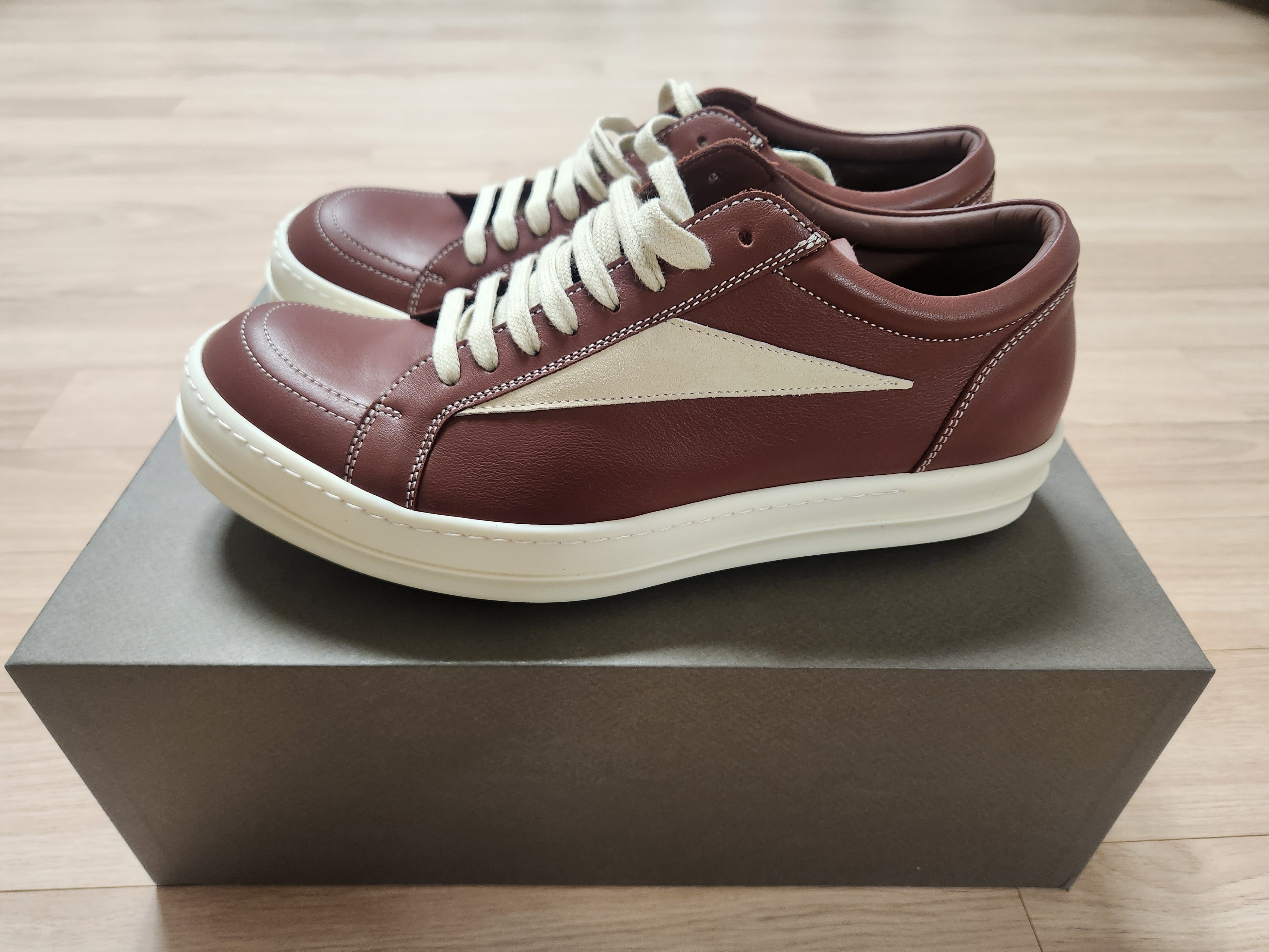Rick Owens Concordians Vintage Low Sneakers Black Milk, Rick Owens Concordians Vintage Low Sneakers Dark Dust Milk 착용 스타일 - 1
